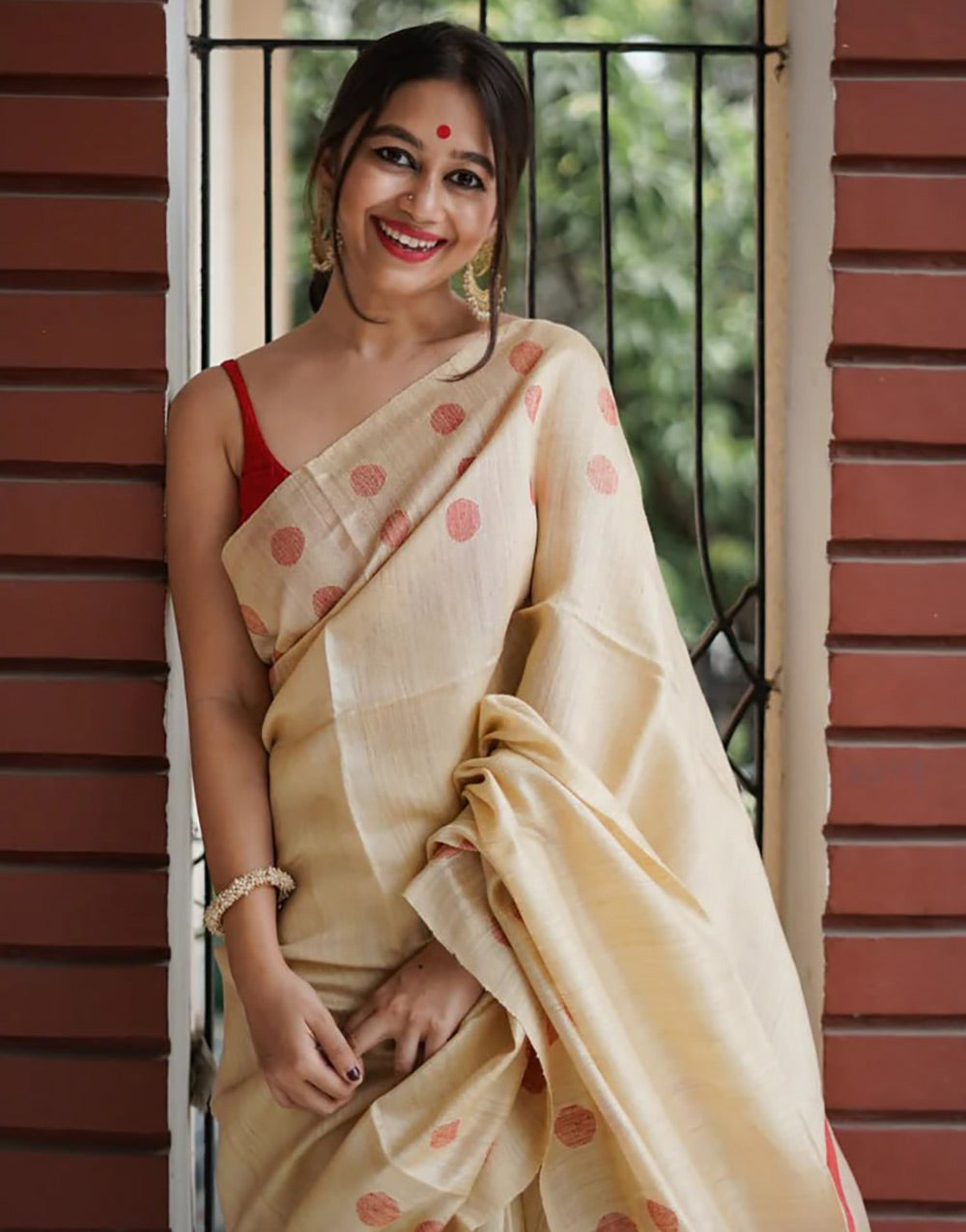 Cream & Red Cotton Saree With Printed Work
