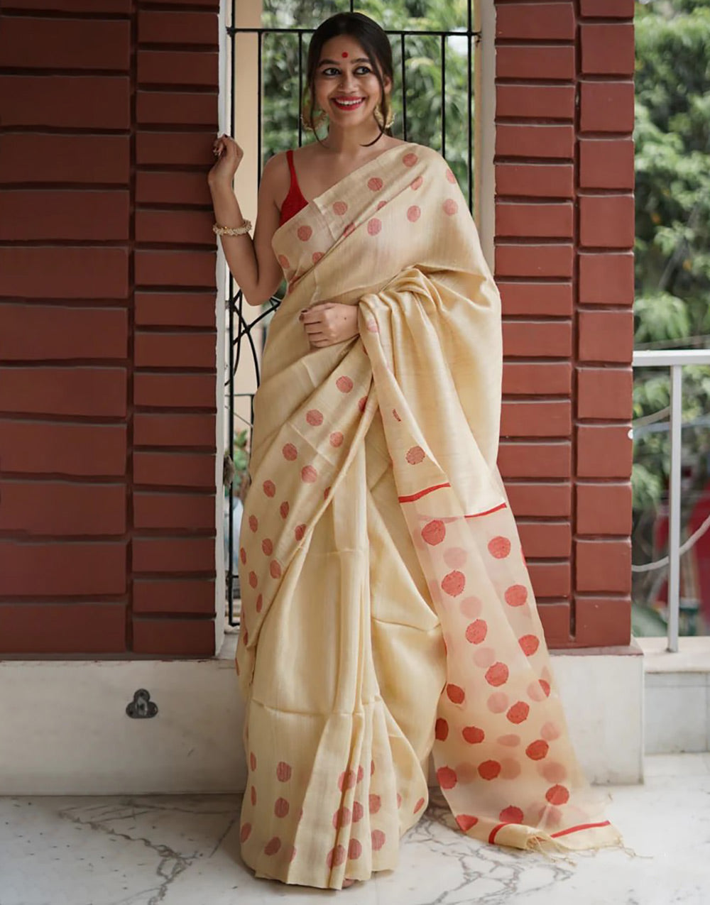 Cream & Red Cotton Saree With Printed Work