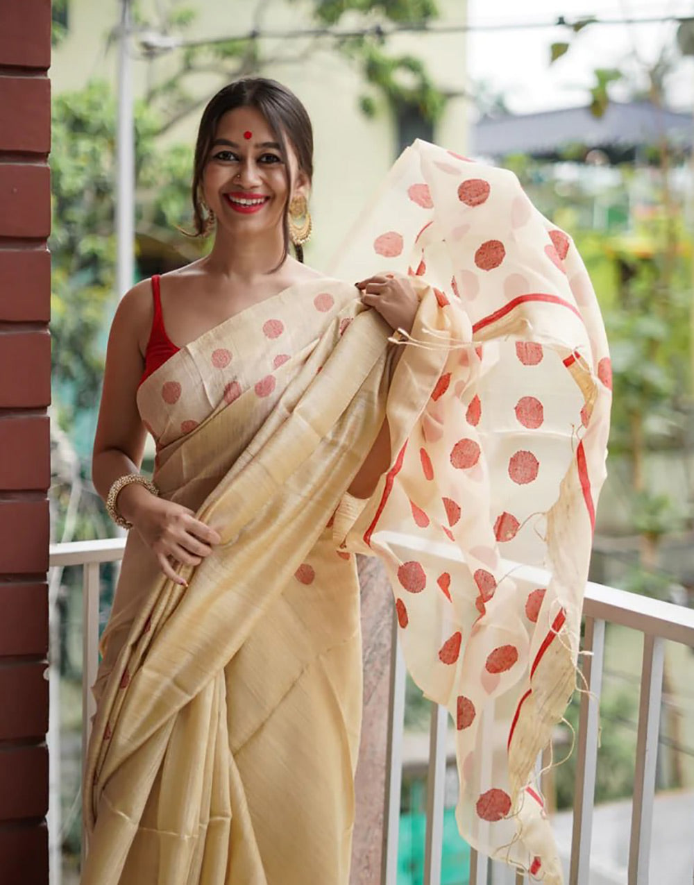 Cream & Red Cotton Saree With Printed Work