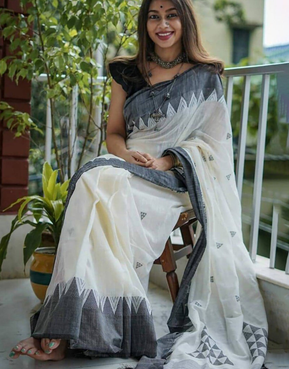 White & Black Cotton Saree With Printed Work