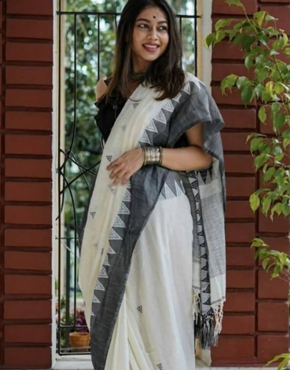 White & Black Cotton Saree With Printed Work