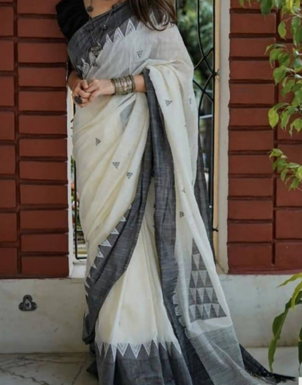 White & Black Cotton Saree With Printed Work
