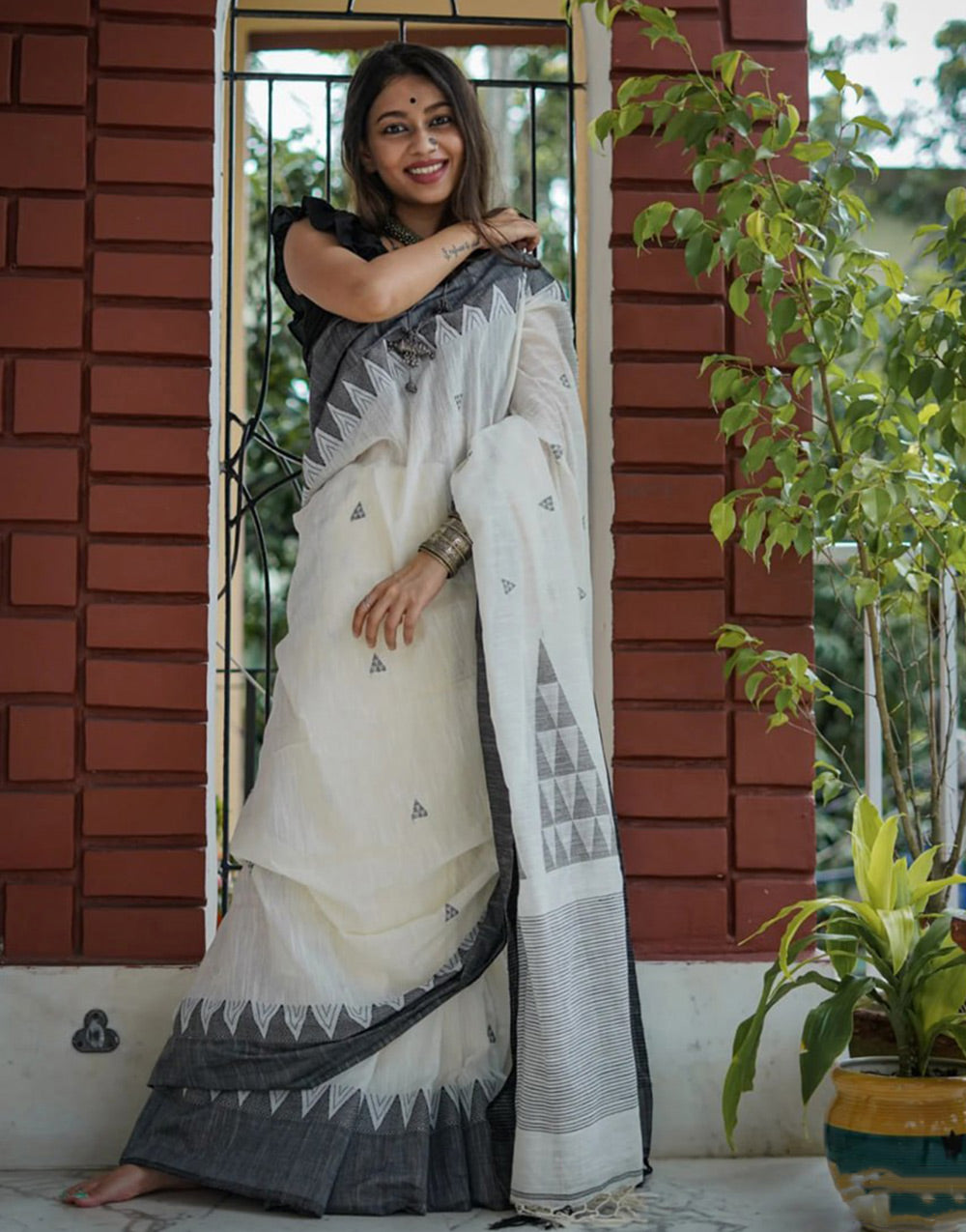 White & Black Cotton Saree With Printed Work