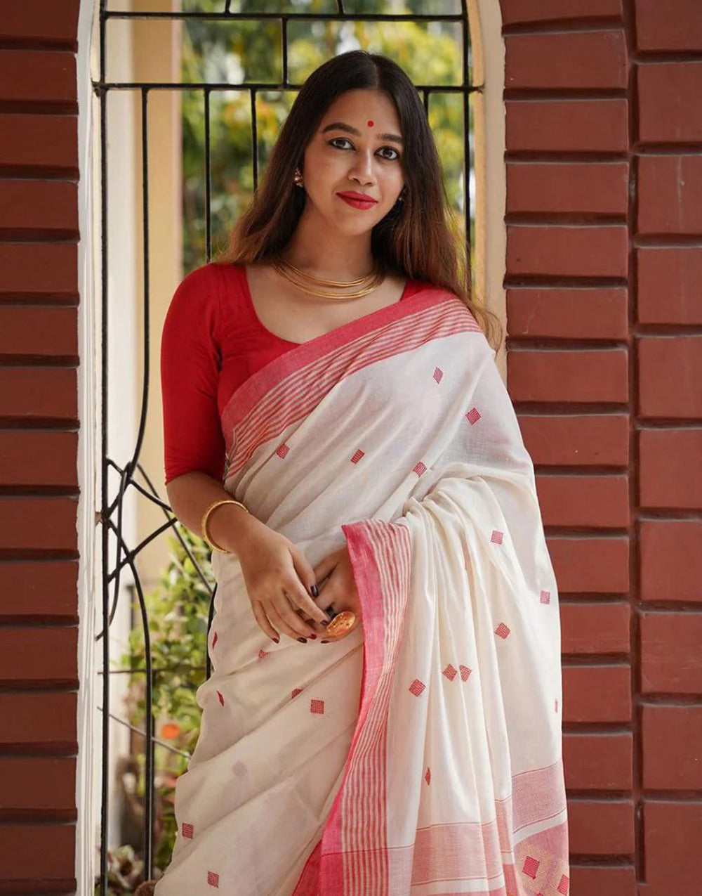 White & Red Cotton Saree With Printed Work