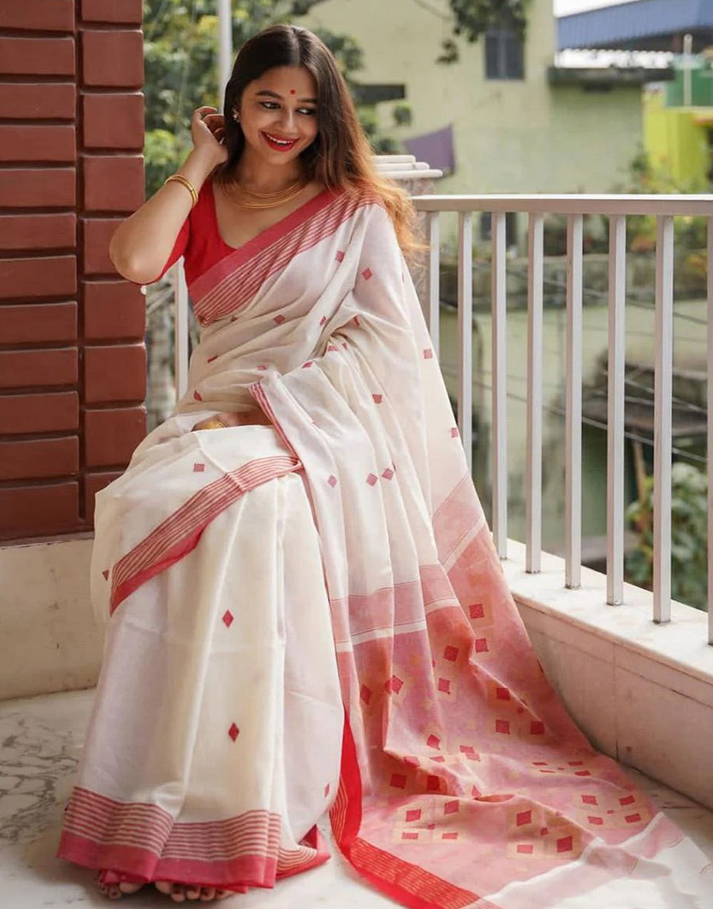 White & Red Cotton Saree With Printed Work