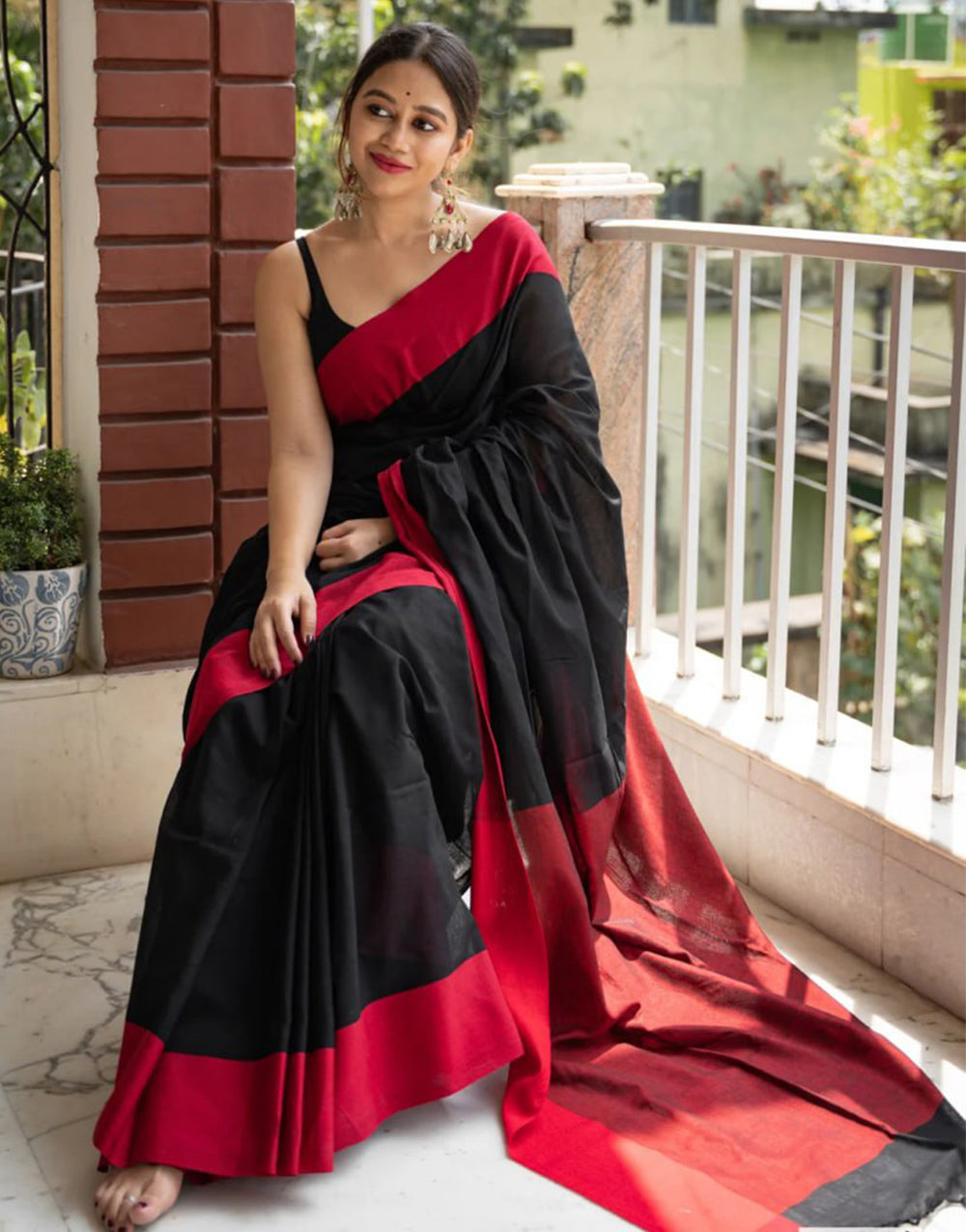 Black Plain Cotton Saree With Blouse