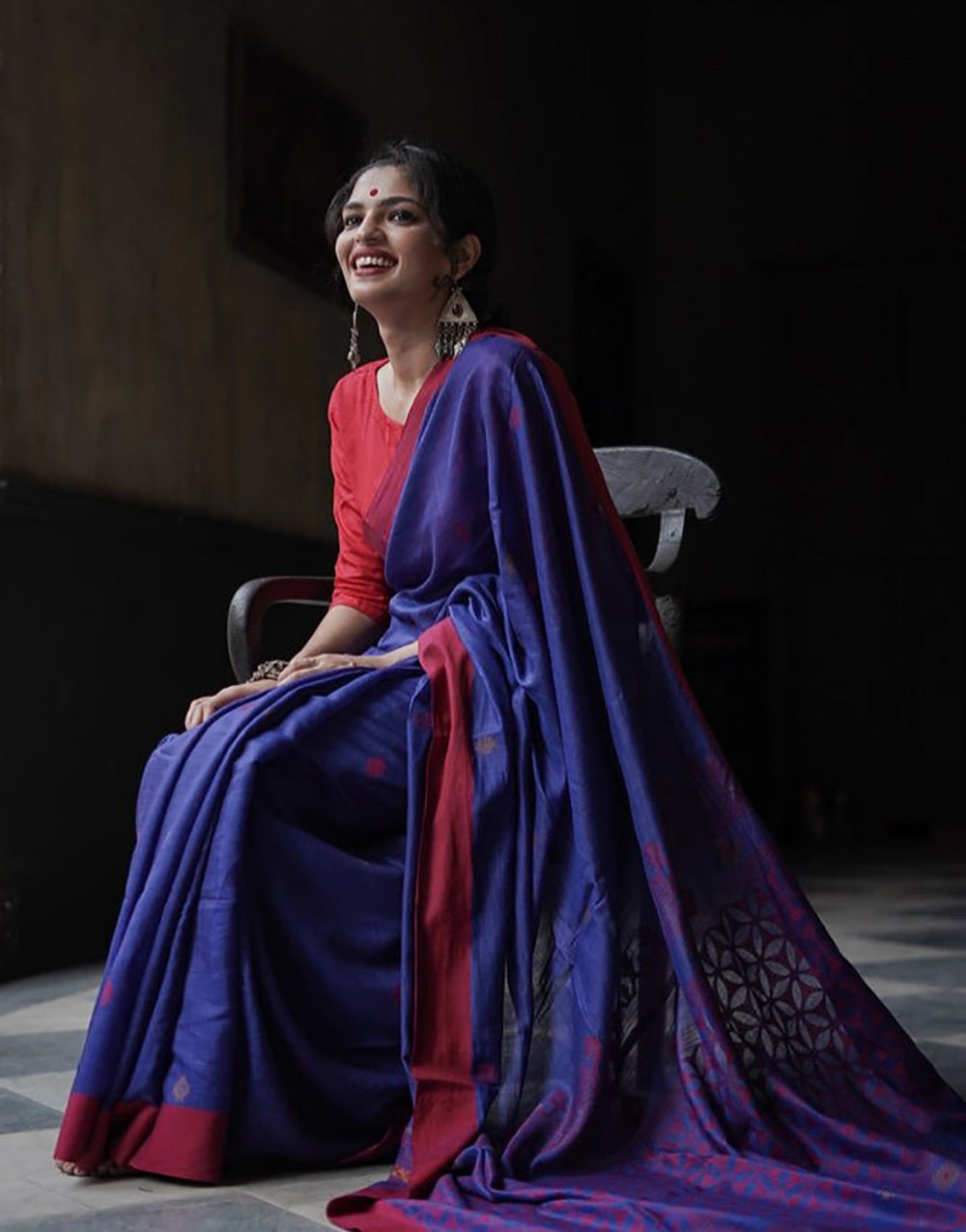 Navy Blue & Red Cotton Saree With Printed Work