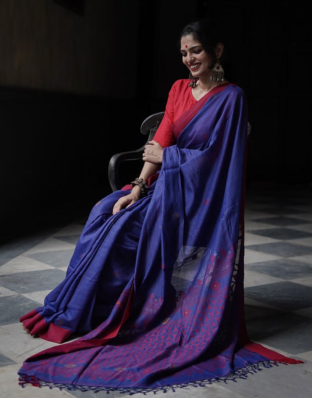 Navy Blue & Red Cotton Saree With Printed Work