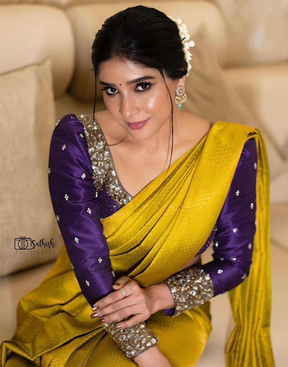 Dark Yellow Banarasi Silk Saree With Zari Weaving work