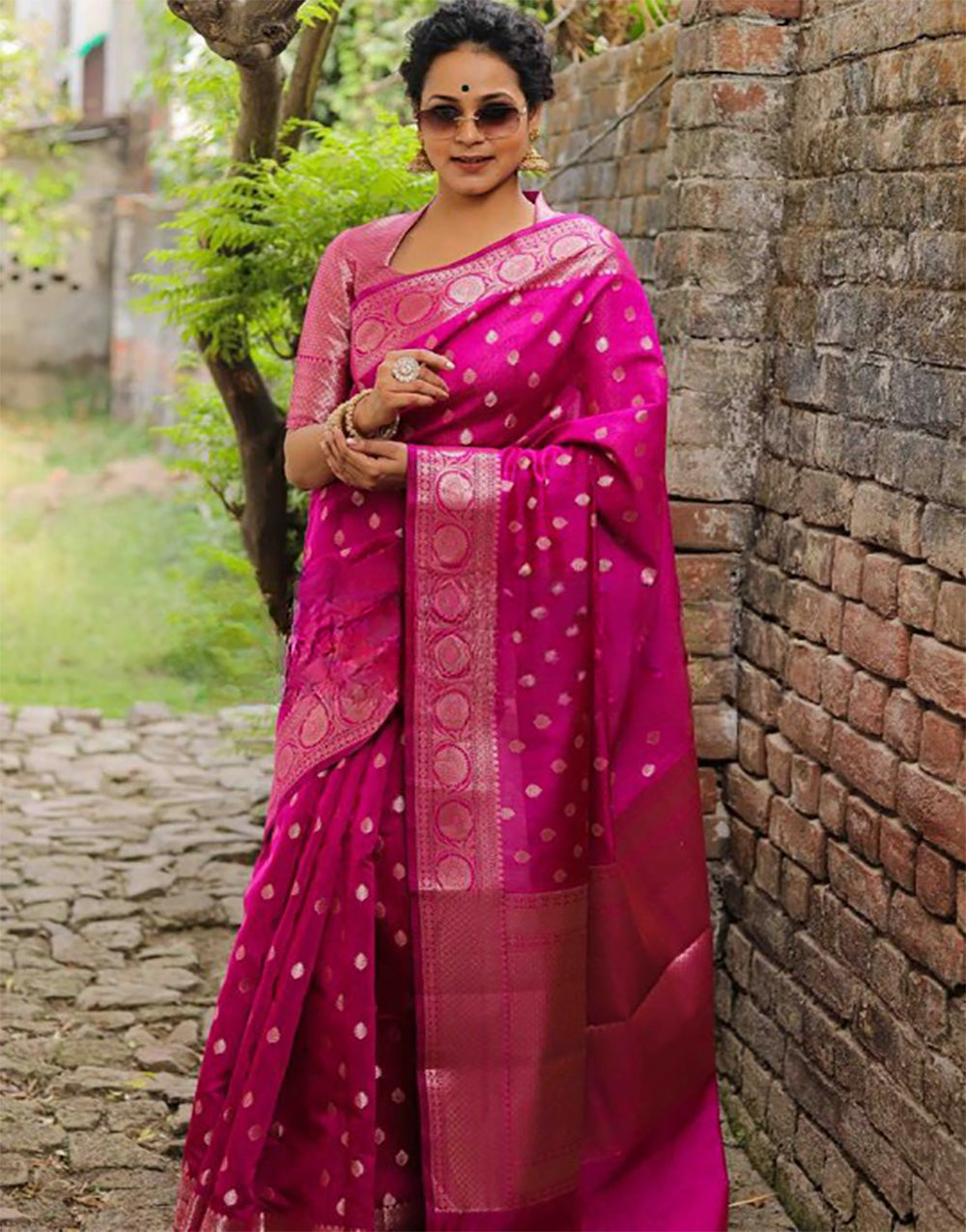 Pink Banarasi Silk Saree With Zari Weaving Work
