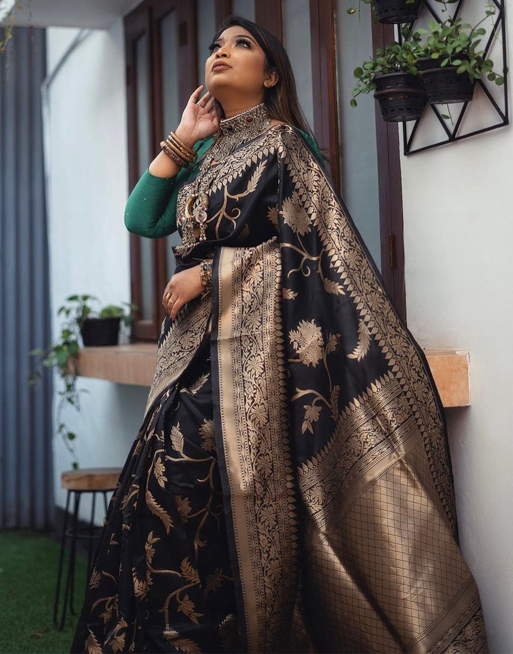 Black Banarasi Silk Saree With Zari Weaving Work