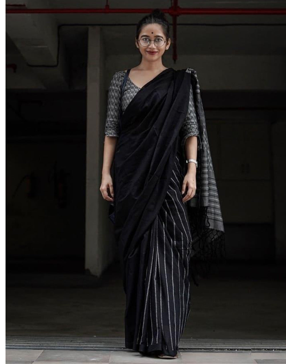 Black Silk Saree With Zari Weaving Work