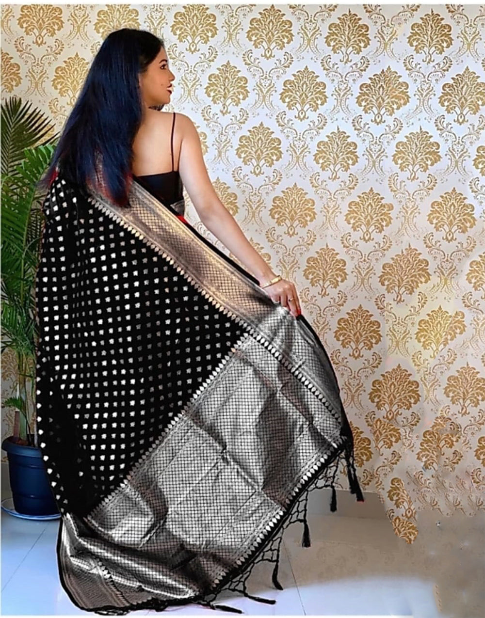 Black Banarasi Silk Saree With Zari Weaving Work