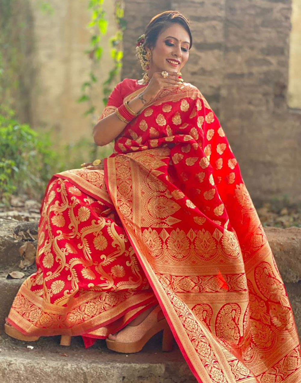 Red Kanjivaram Silk Saree With Zari Weaving Work