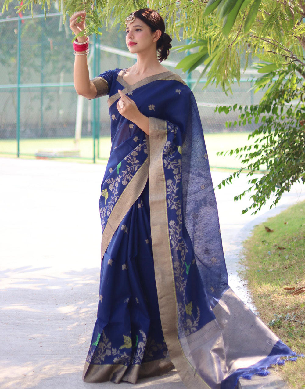 Blue Linen Silk Saree With Weaving Work