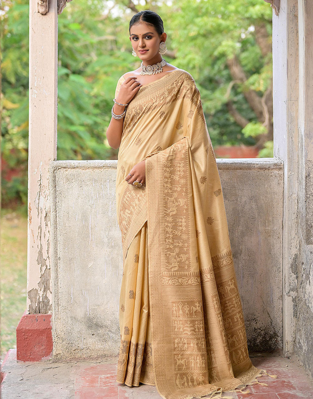 Cream Handloom Raw Silk Saree With Weaving Butties Work