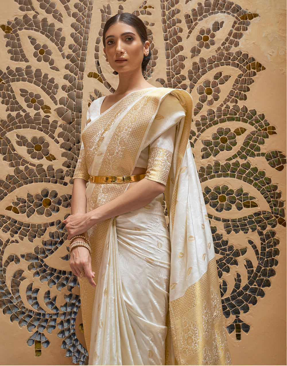 Off White Kanjivaram Silk Saree With Zari Weaving Work