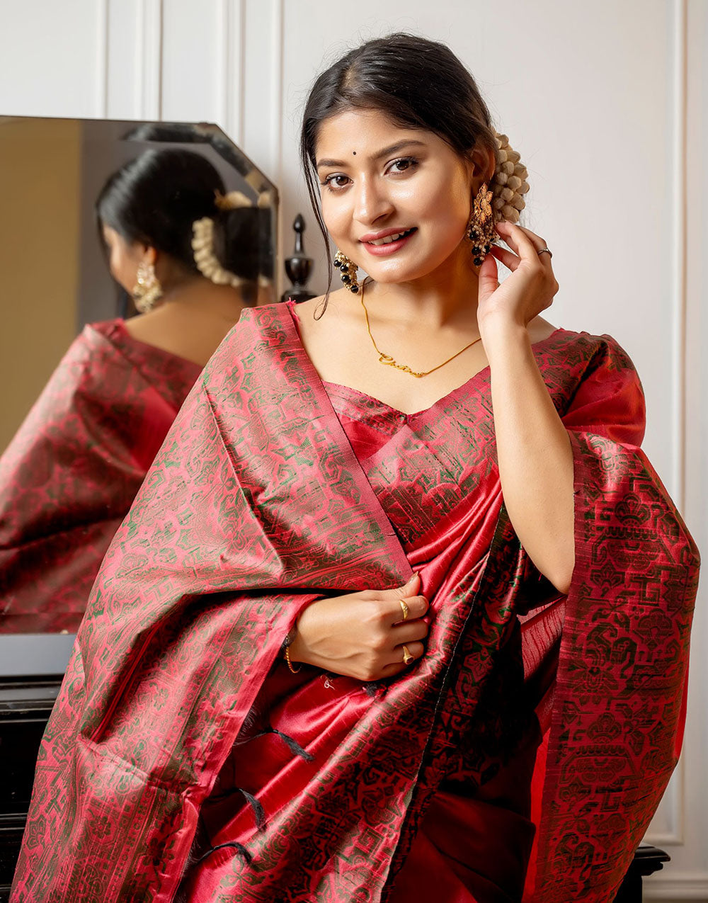 Red Handloom Raw Silk Saree With Weaving Work