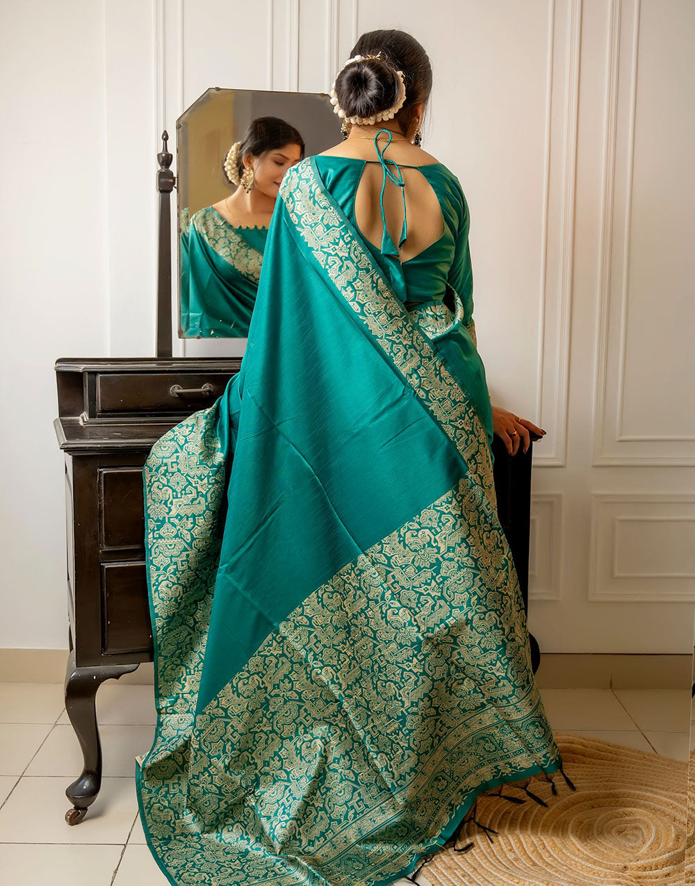 Rama Green Handloom Raw Silk Saree With Weaving Work
