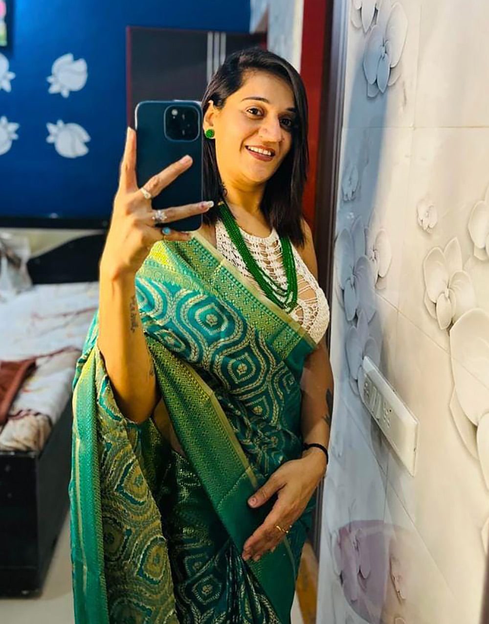 Dark Green Cotton Saree With Zari Weaving Work