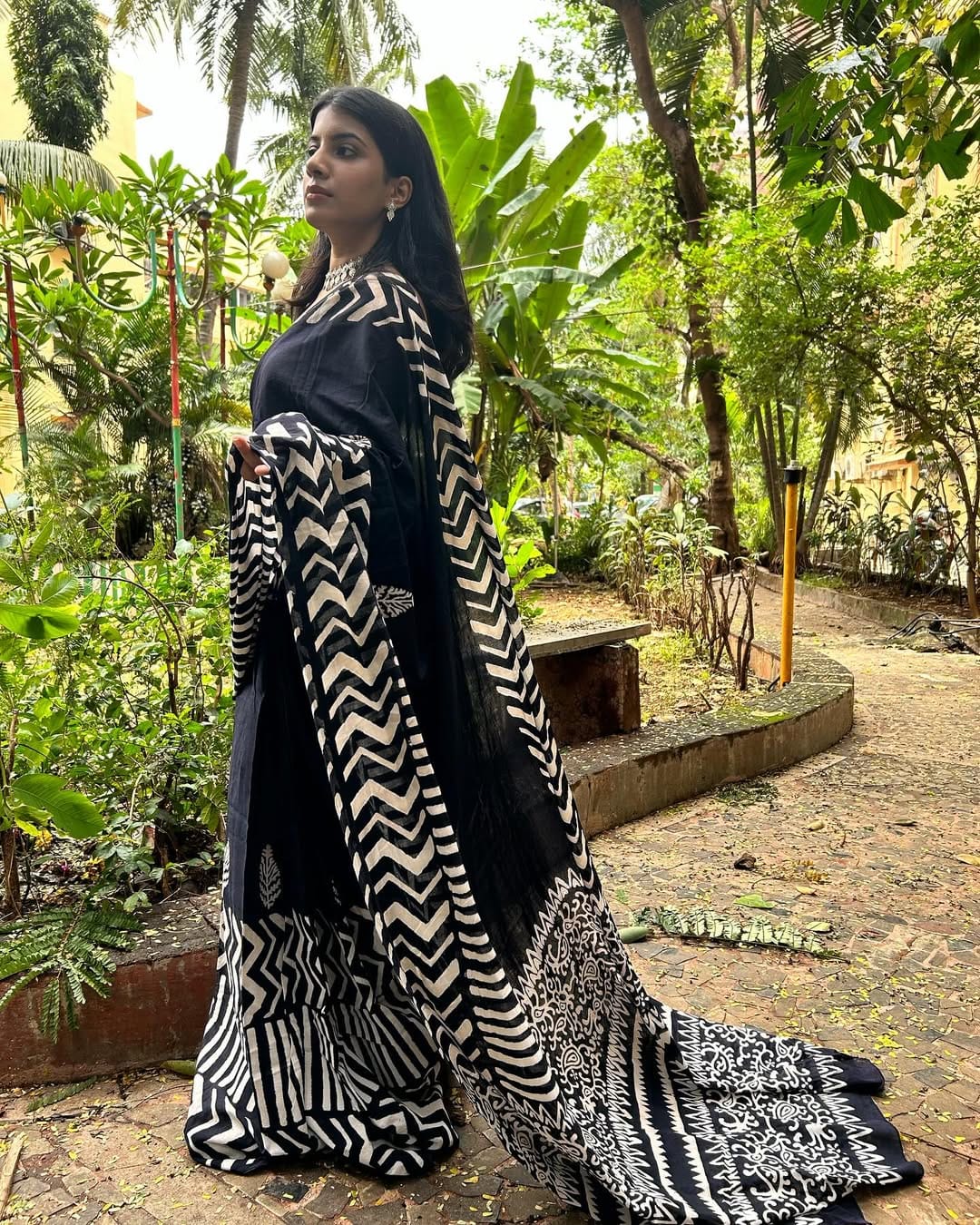 Black Colour Mul Cotton Ready To Wear Saree With Pocket