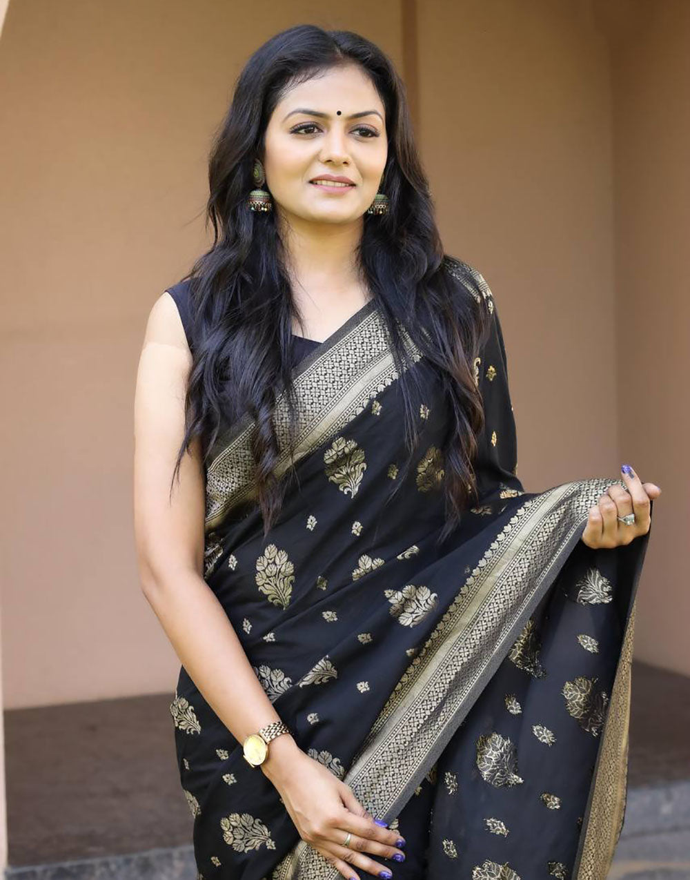 Black Rich Pallu Soft Lichi Silk Saree With Zari Weaving Work