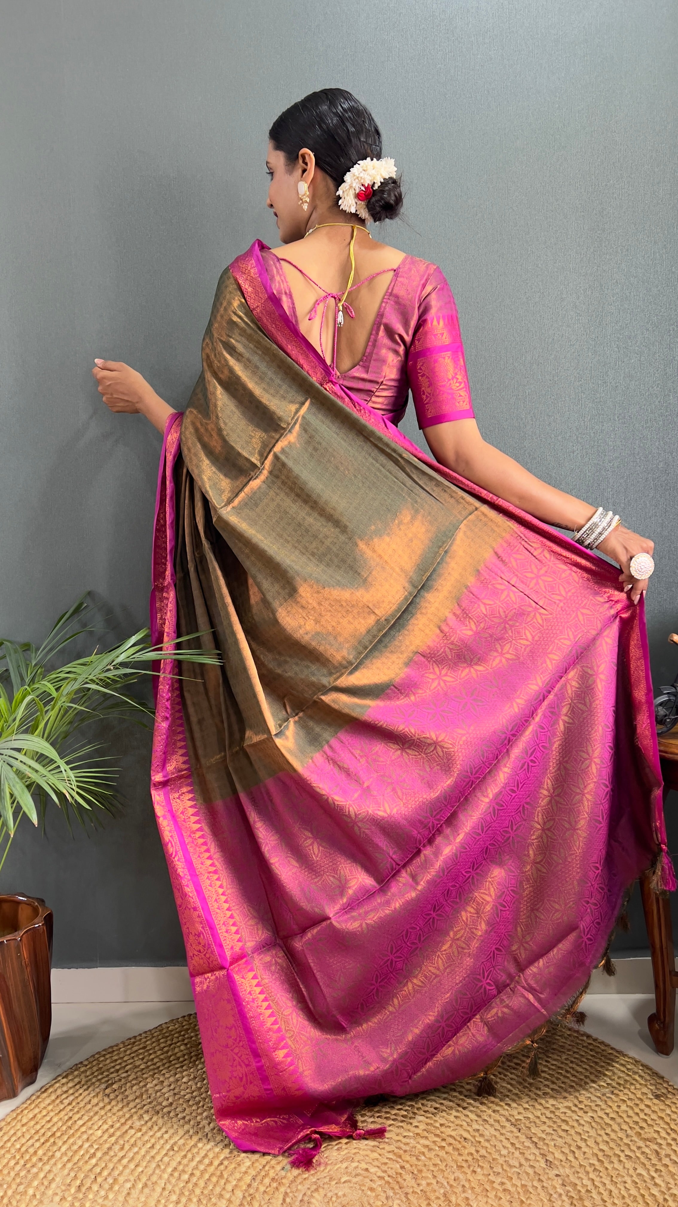 READY TO WEAR SAREE IN JUST 1. MIN
