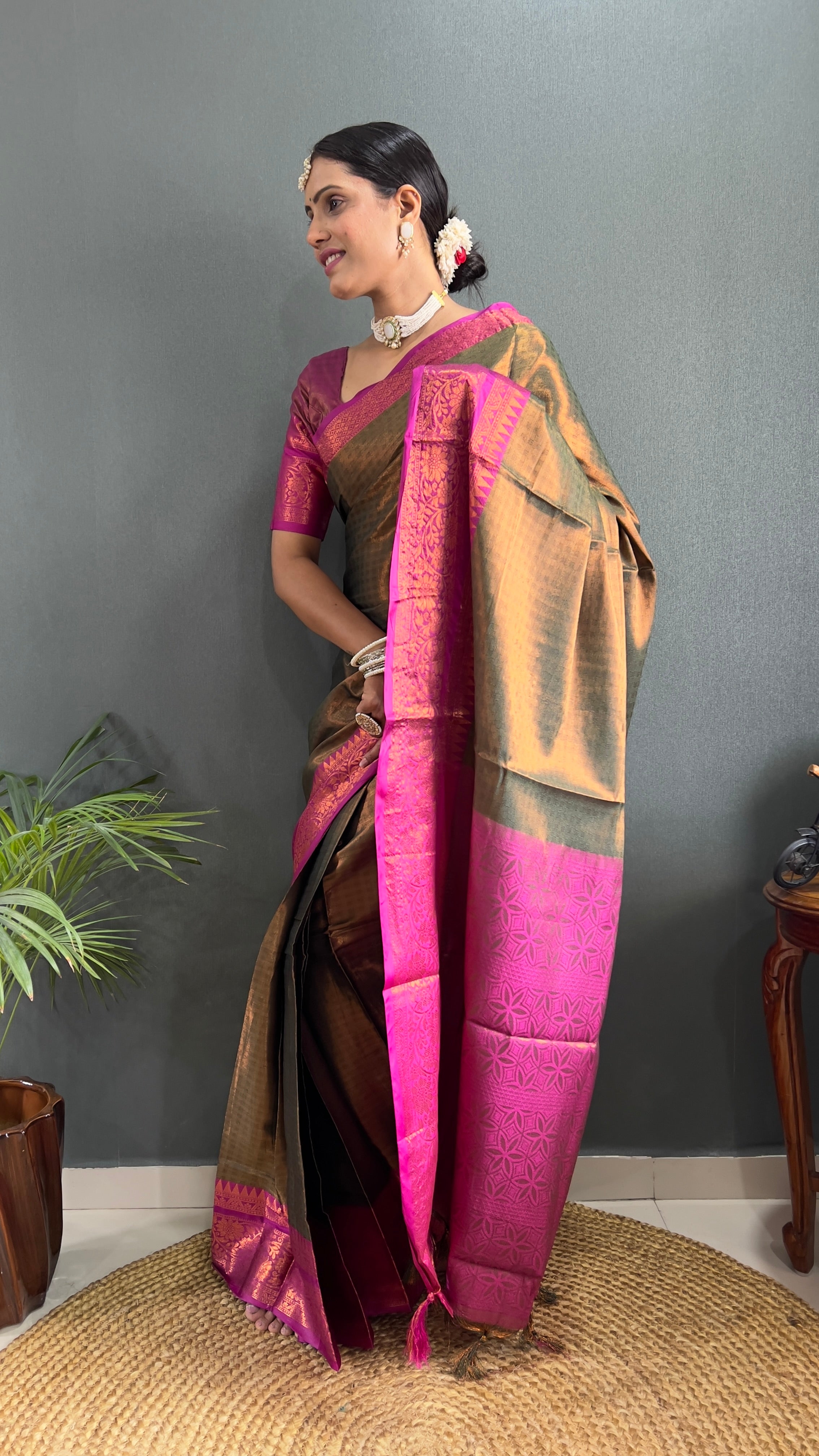 READY TO WEAR SAREE IN JUST 1. MIN