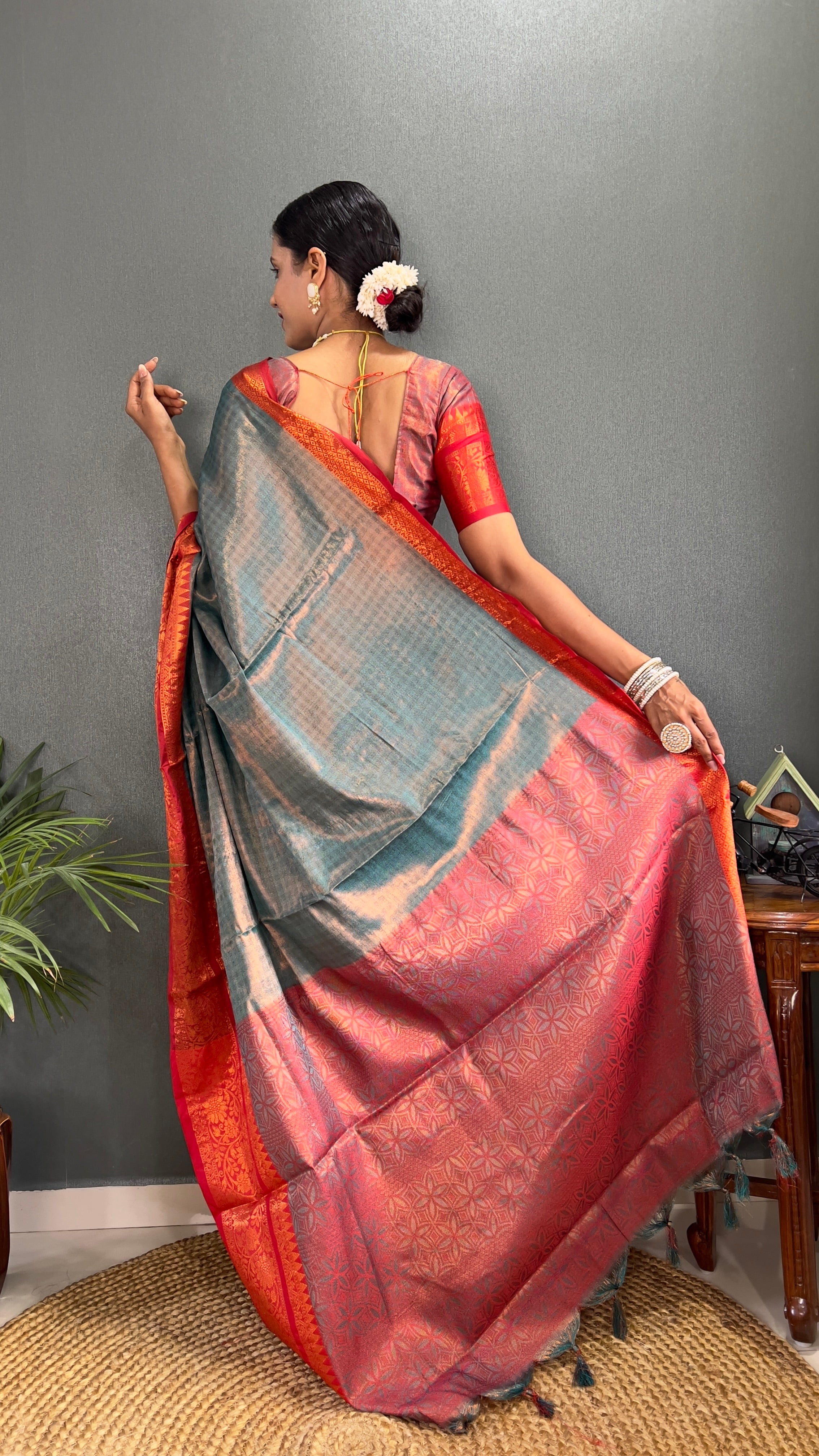 READY TO WEAR SAREE IN JUST 1. MIN