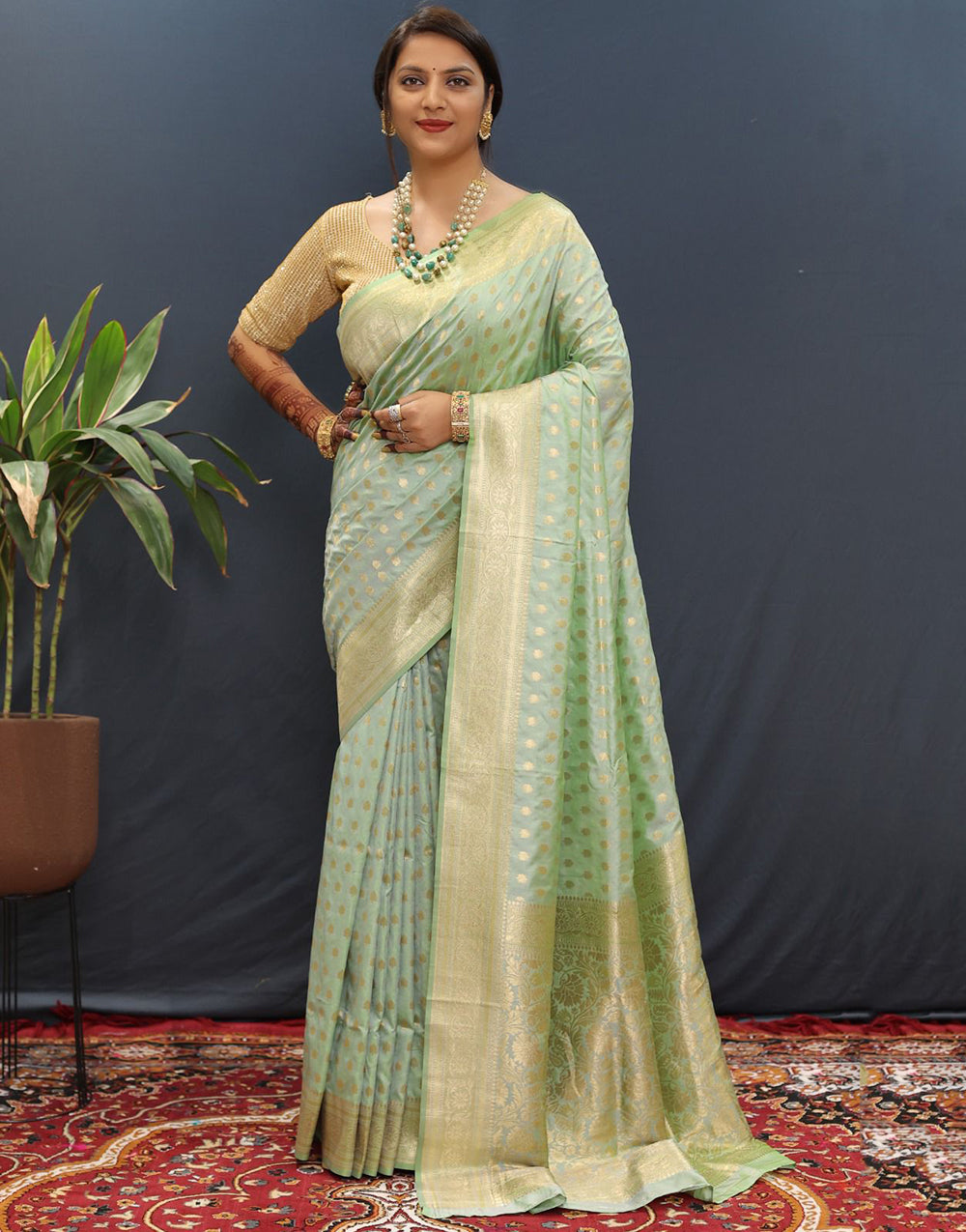 Mint Green Handloom Silk Saree With Zari Weaving Work