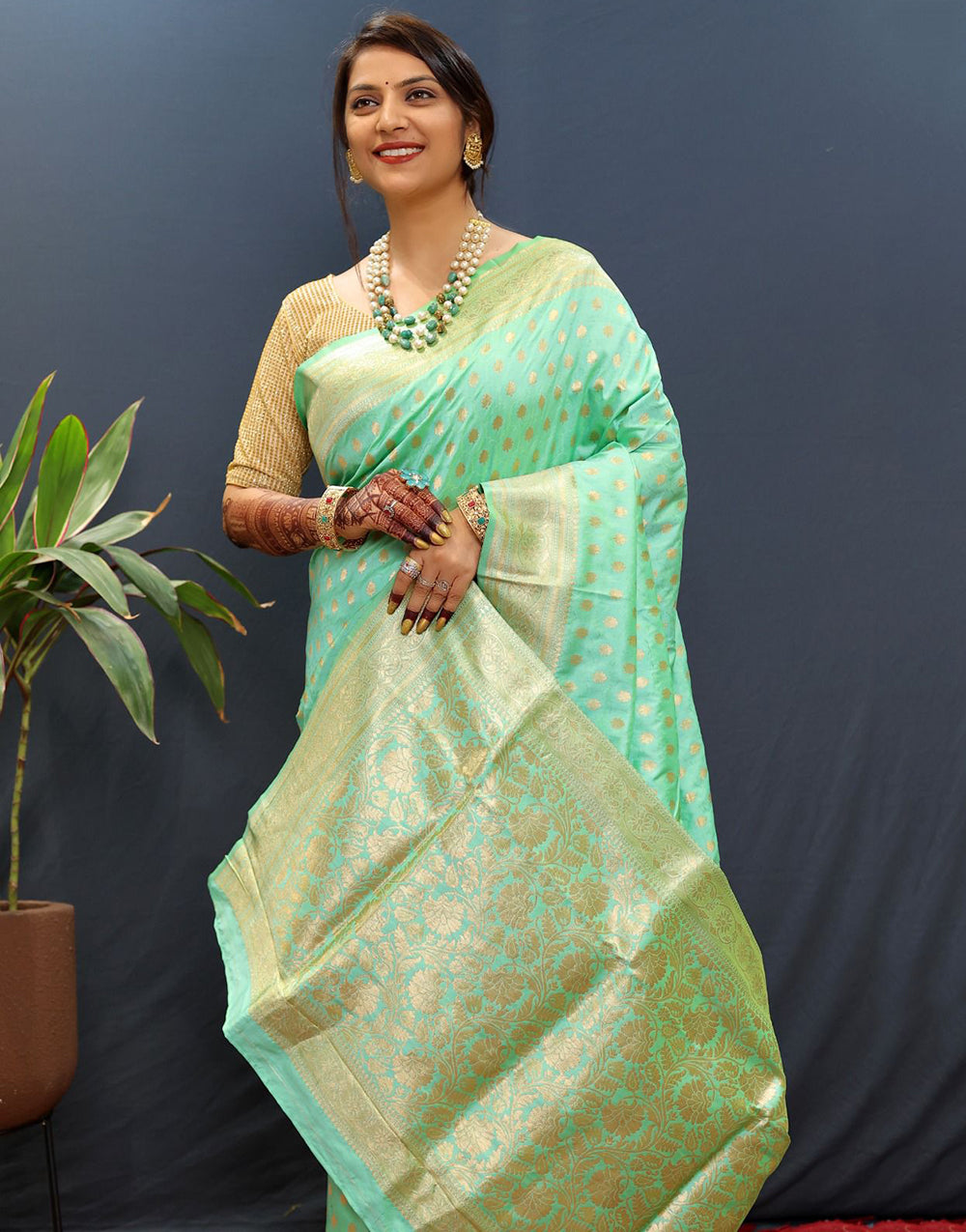 Seafoam Green Handloom Silk Saree With Zari Weaving Work