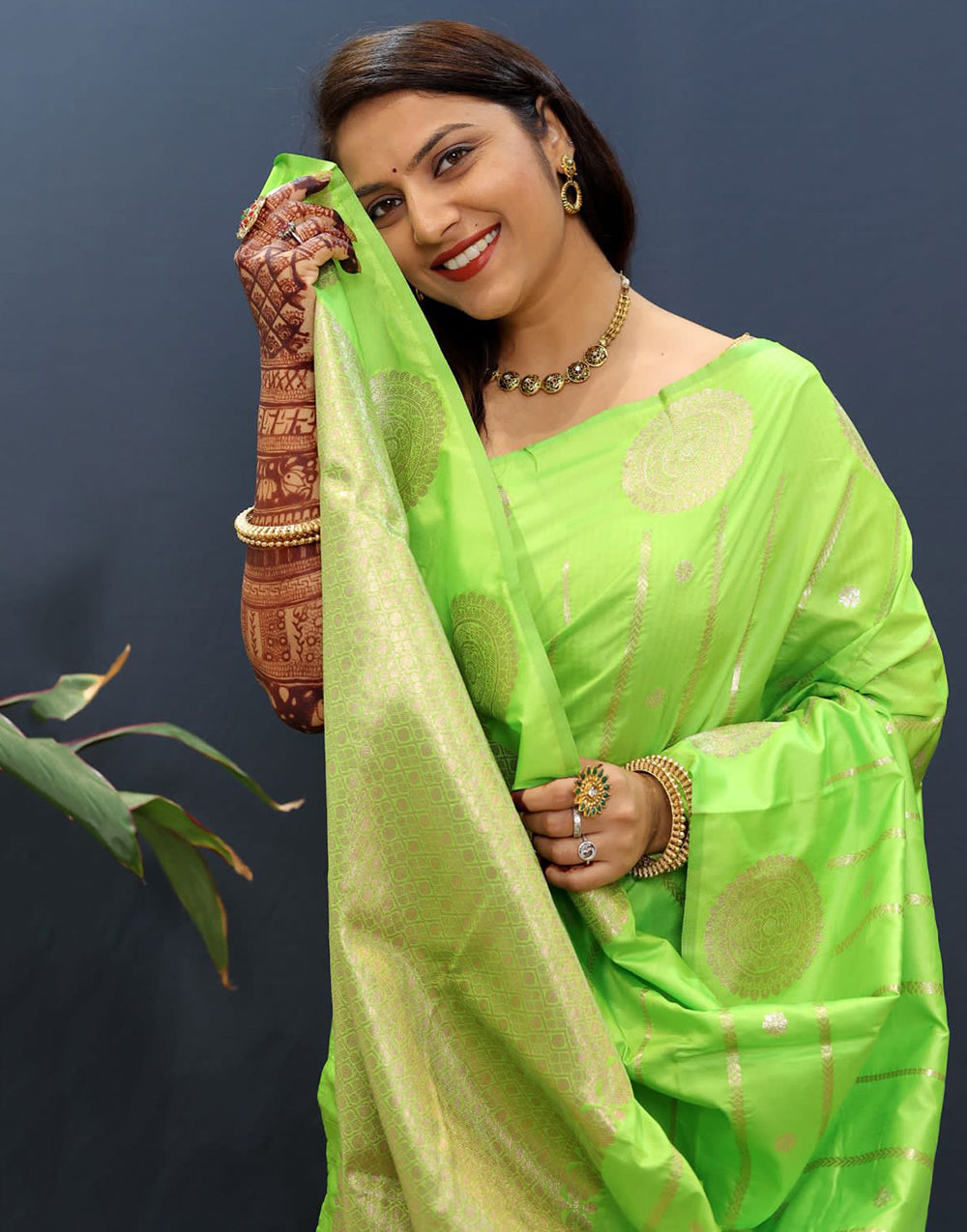 Light Lime Green Handloom Silk Saree With Zari Weaving Work