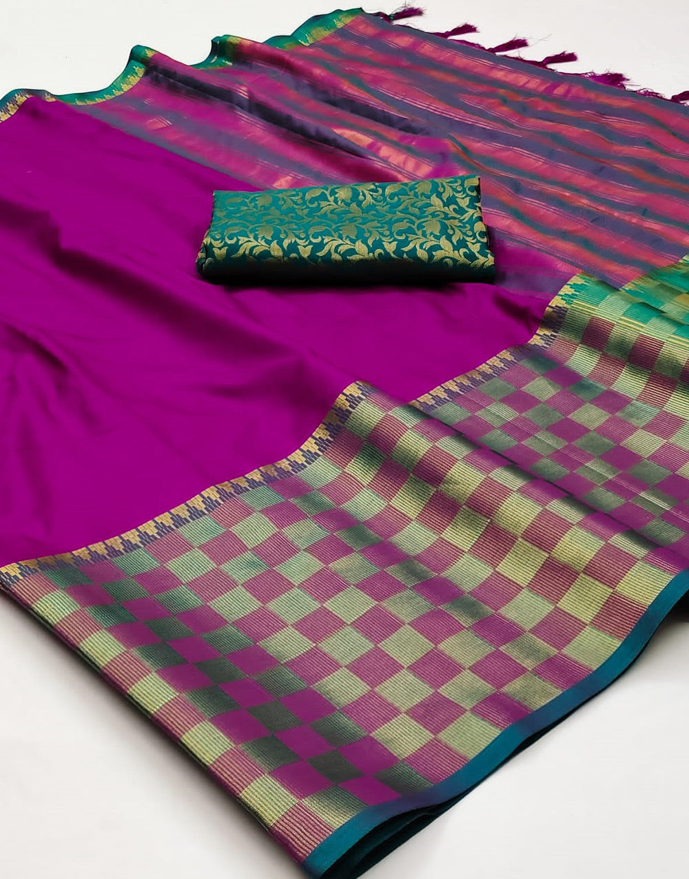 Magenta Silk Saree With Zari Weaving Border