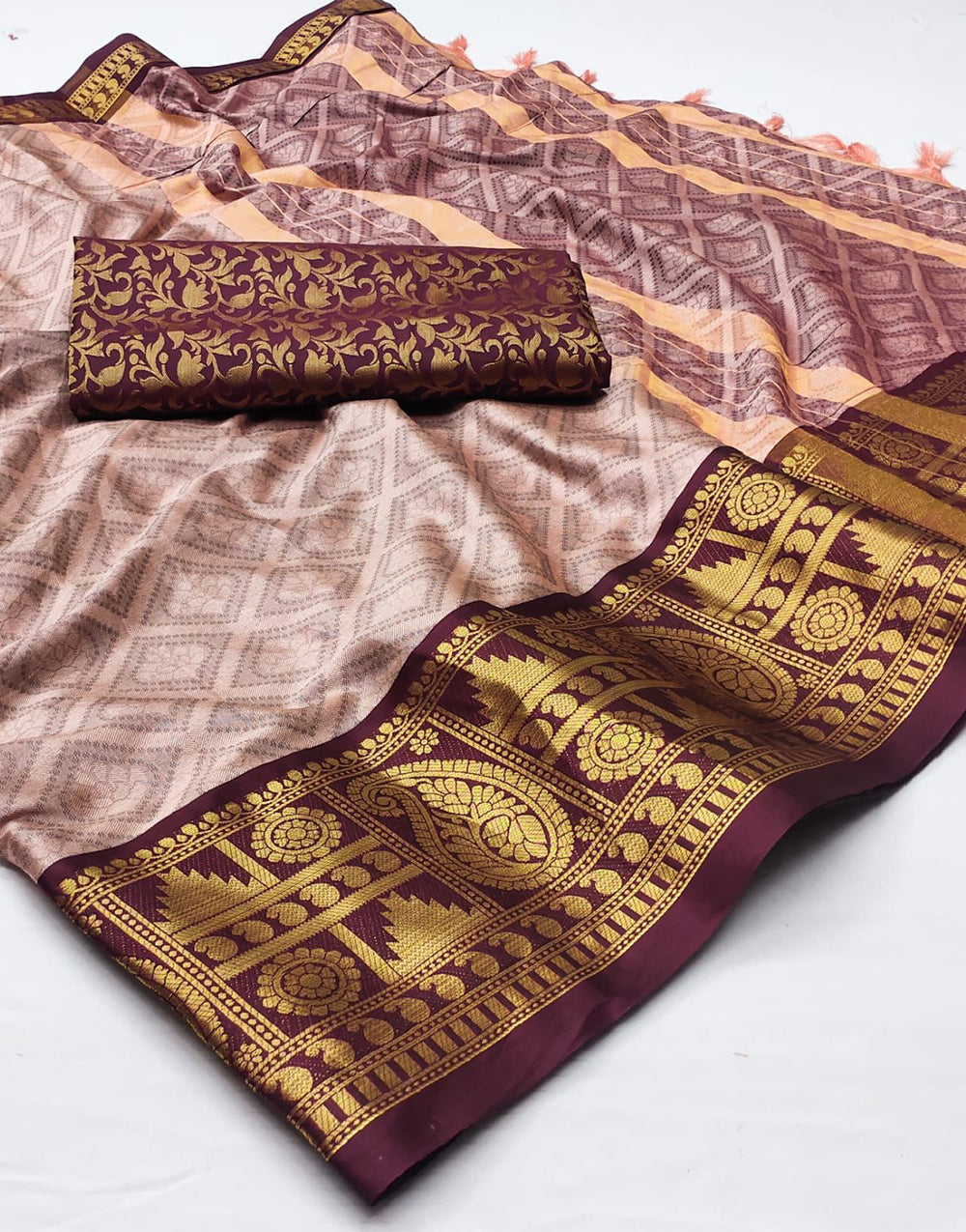 Chic Peach Silk Saree With Weaving Work