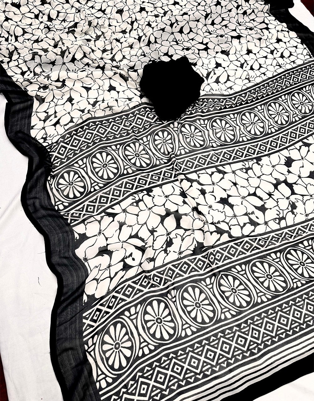 White & Black Silk Saree With Flower Printed Work