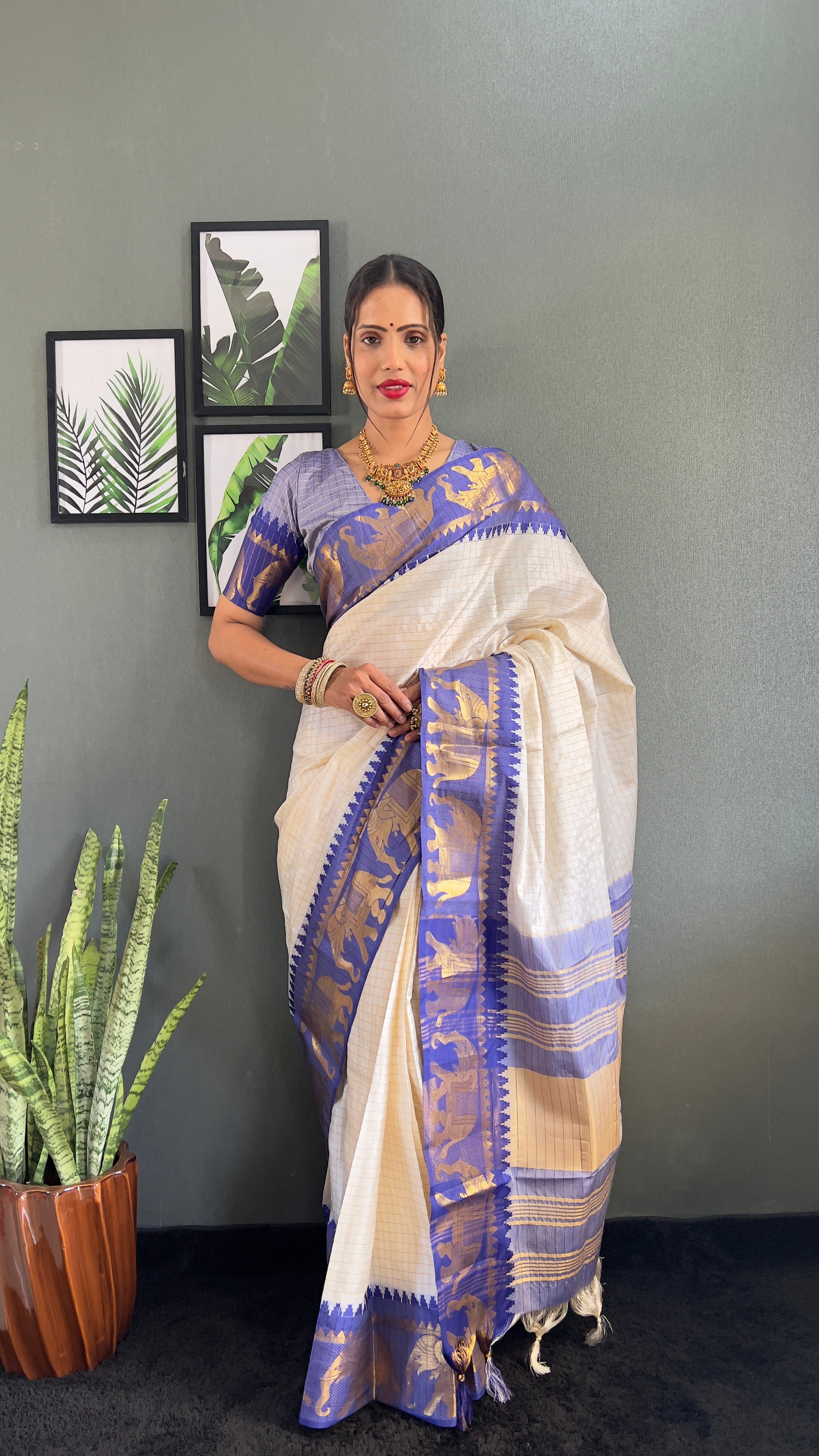 Ethnic Motifs Woven Design Zari Cheks Kanjeevaram Silk Saree Just Wear 1.Min