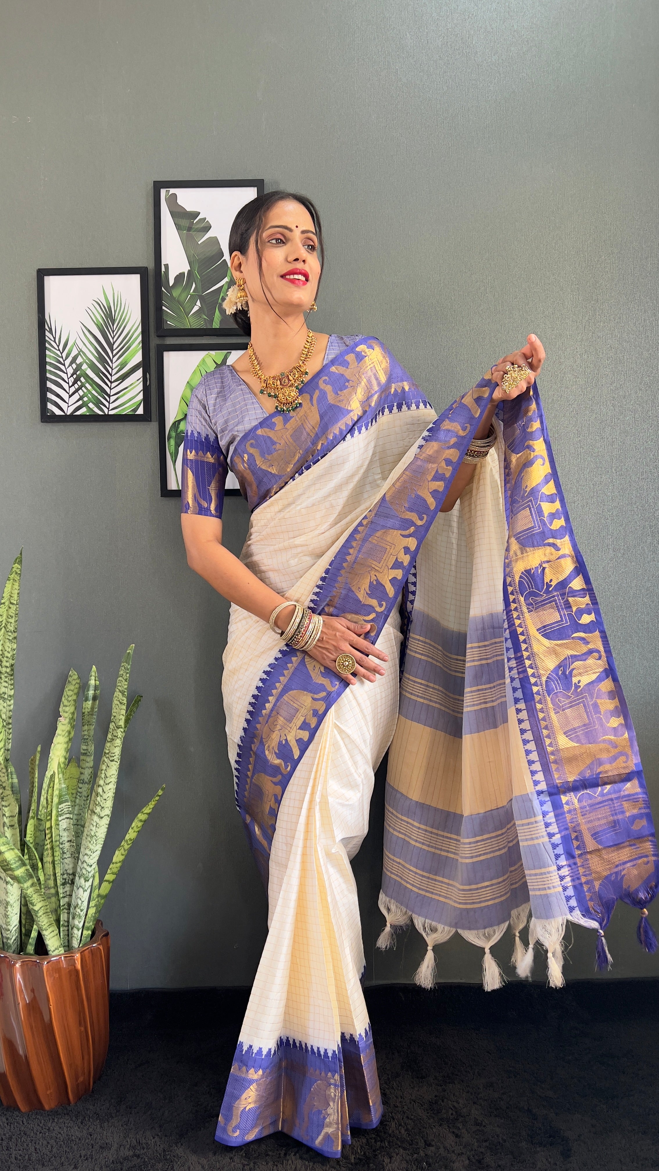 Ethnic Motifs Woven Design Zari Cheks Kanjeevaram Silk Saree Just Wear 1.Min