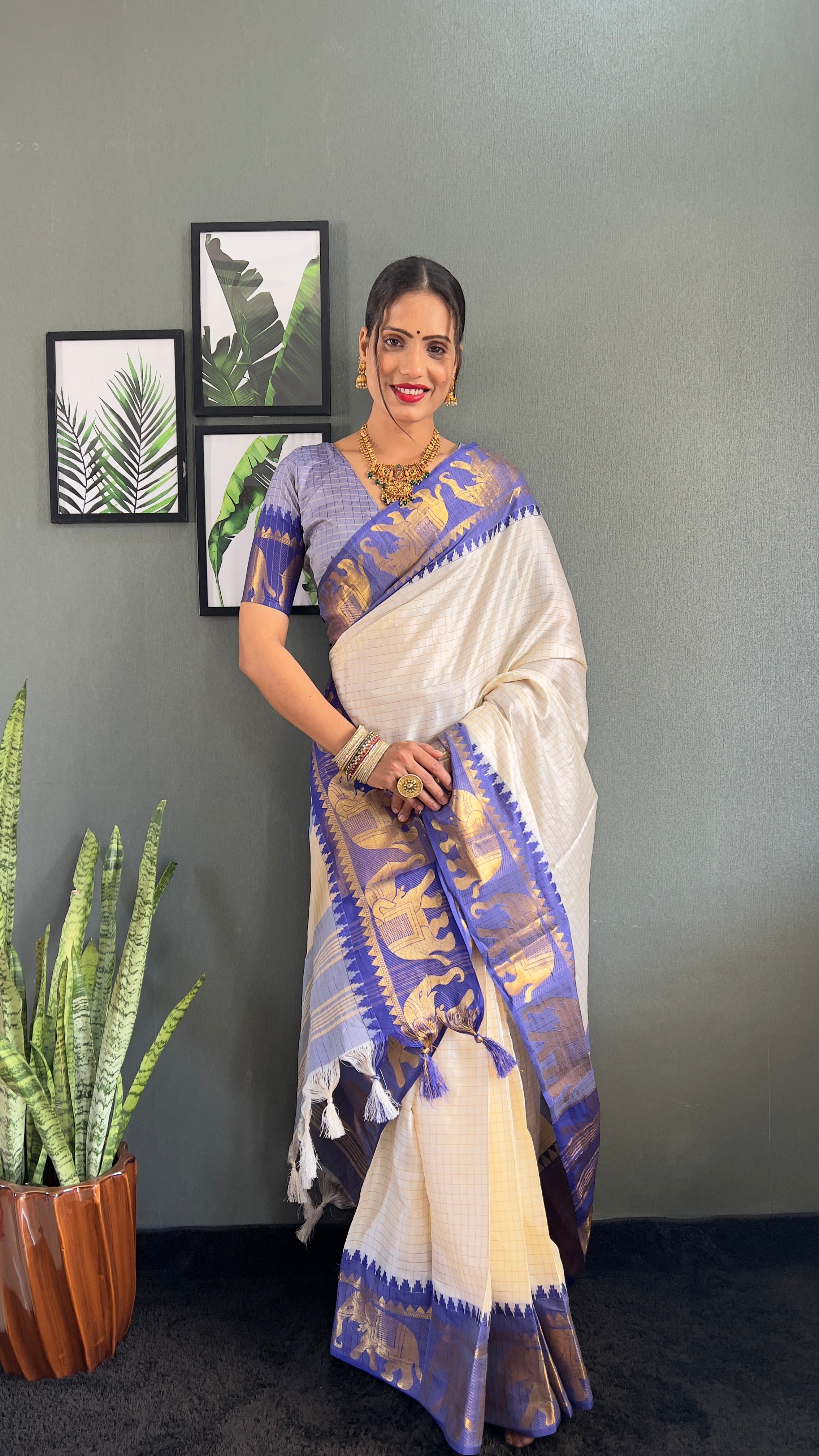 Ethnic Motifs Woven Design Zari Cheks Kanjeevaram Silk Saree Just Wear 1.Min