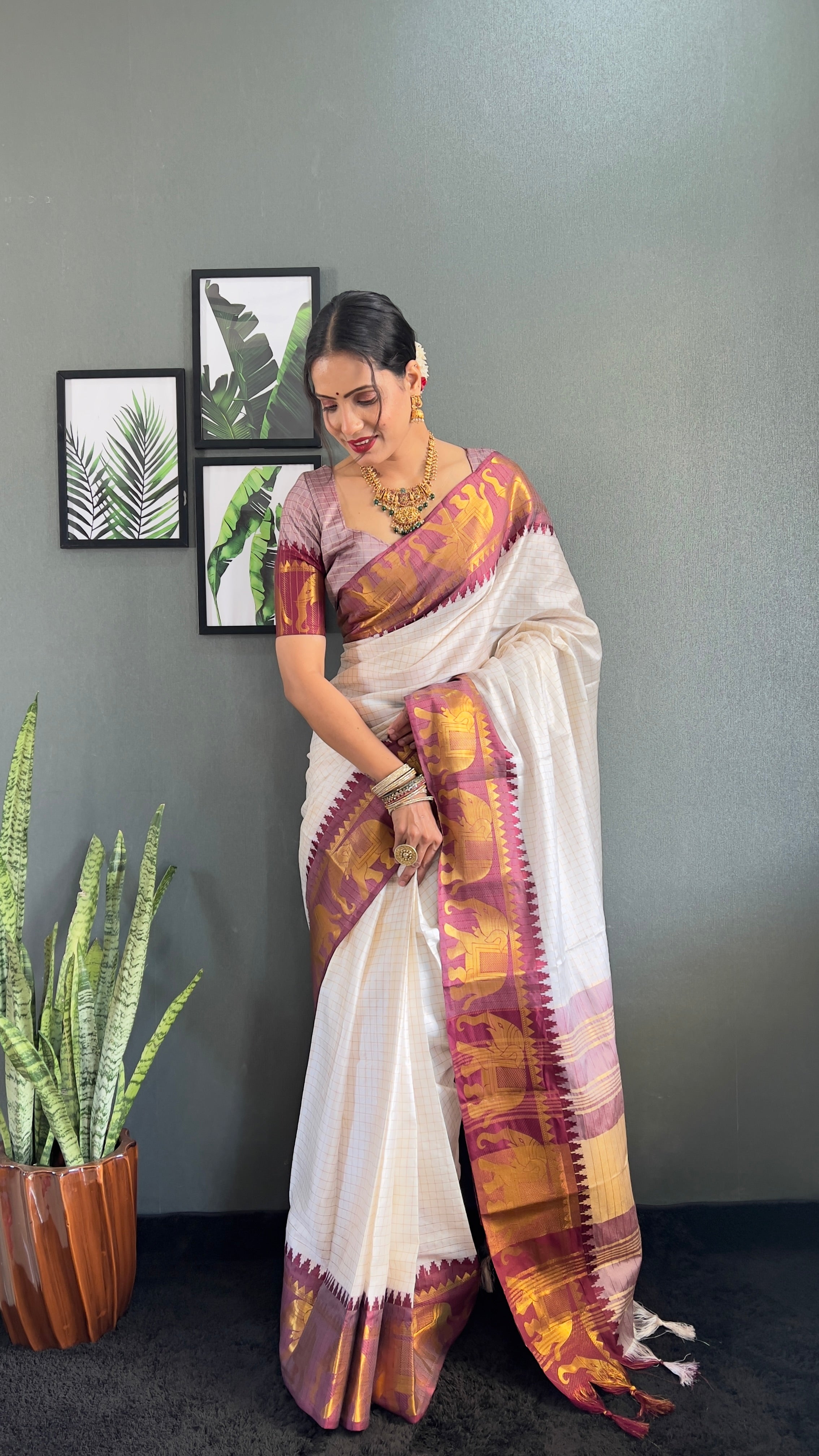 Ethnic Motifs Woven Design Zari Cheks Kanjeevaram Silk Saree Just Wear 1.Min