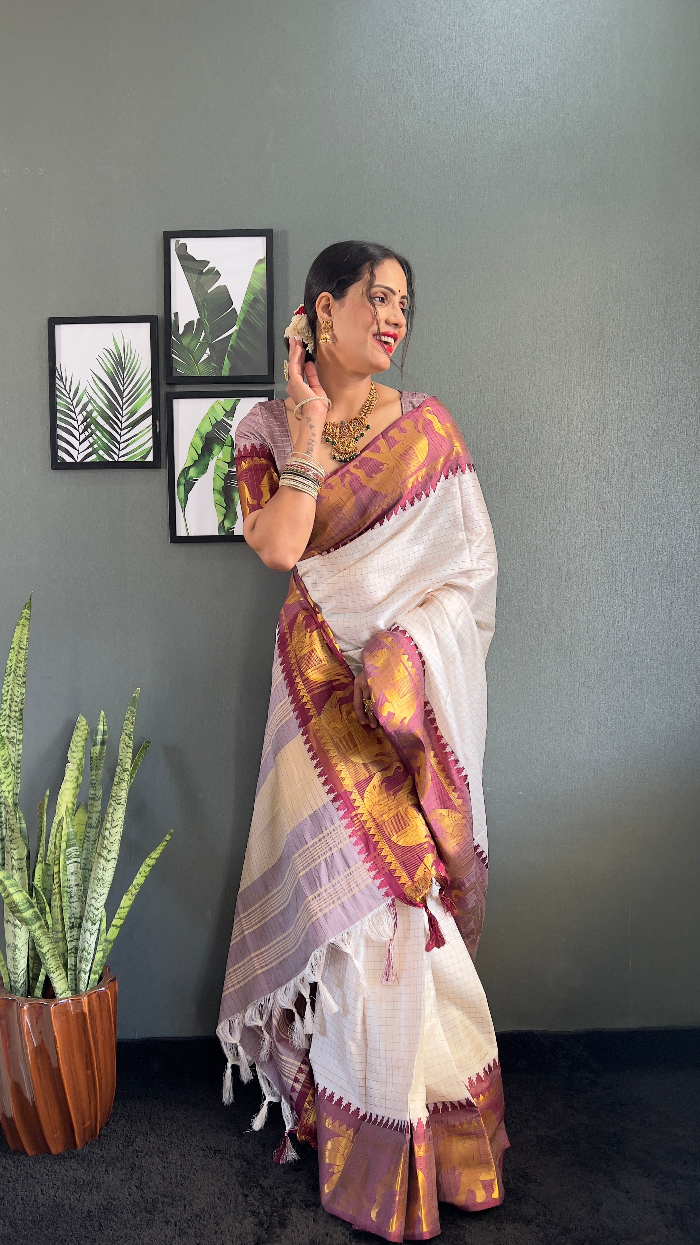 Ethnic Motifs Woven Design Zari Cheks Kanjeevaram Silk Saree Just Wear 1.Min