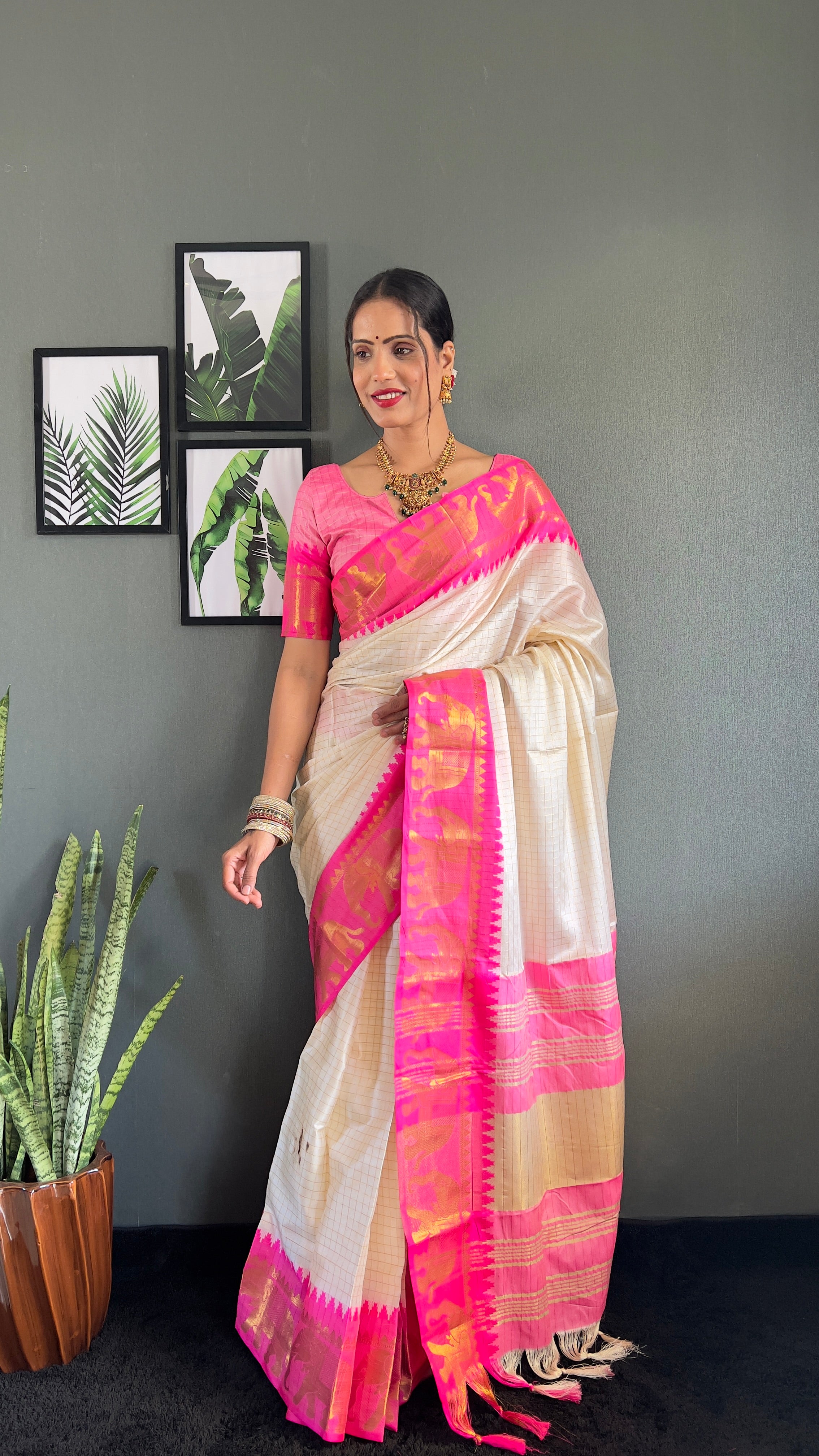 Ethnic Motifs Woven Design Zari Cheks Kanjeevaram Silk Saree Just Wear 1.Min