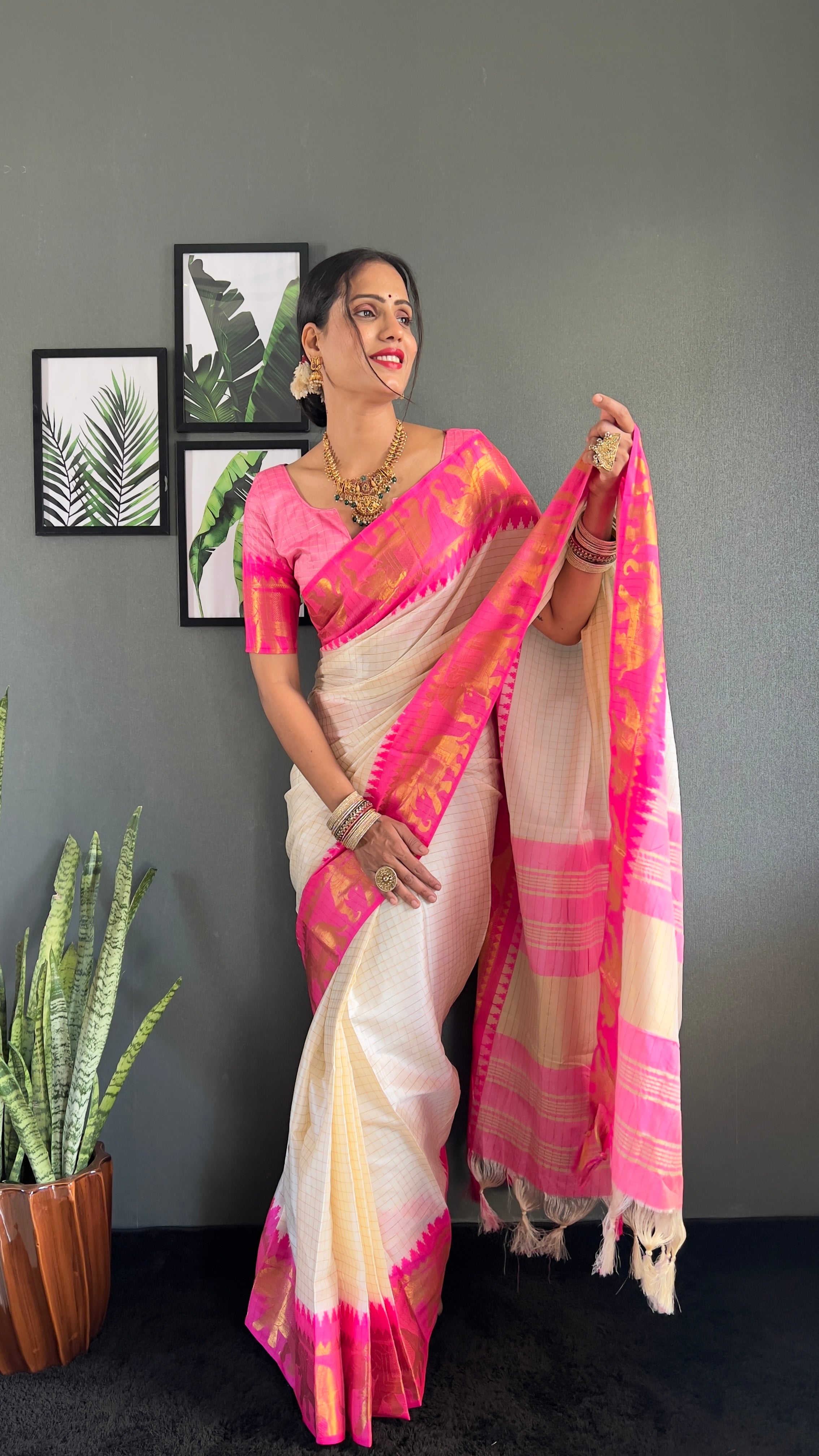 Ethnic Motifs Woven Design Zari Cheks Kanjeevaram Silk Saree Just Wear 1.Min