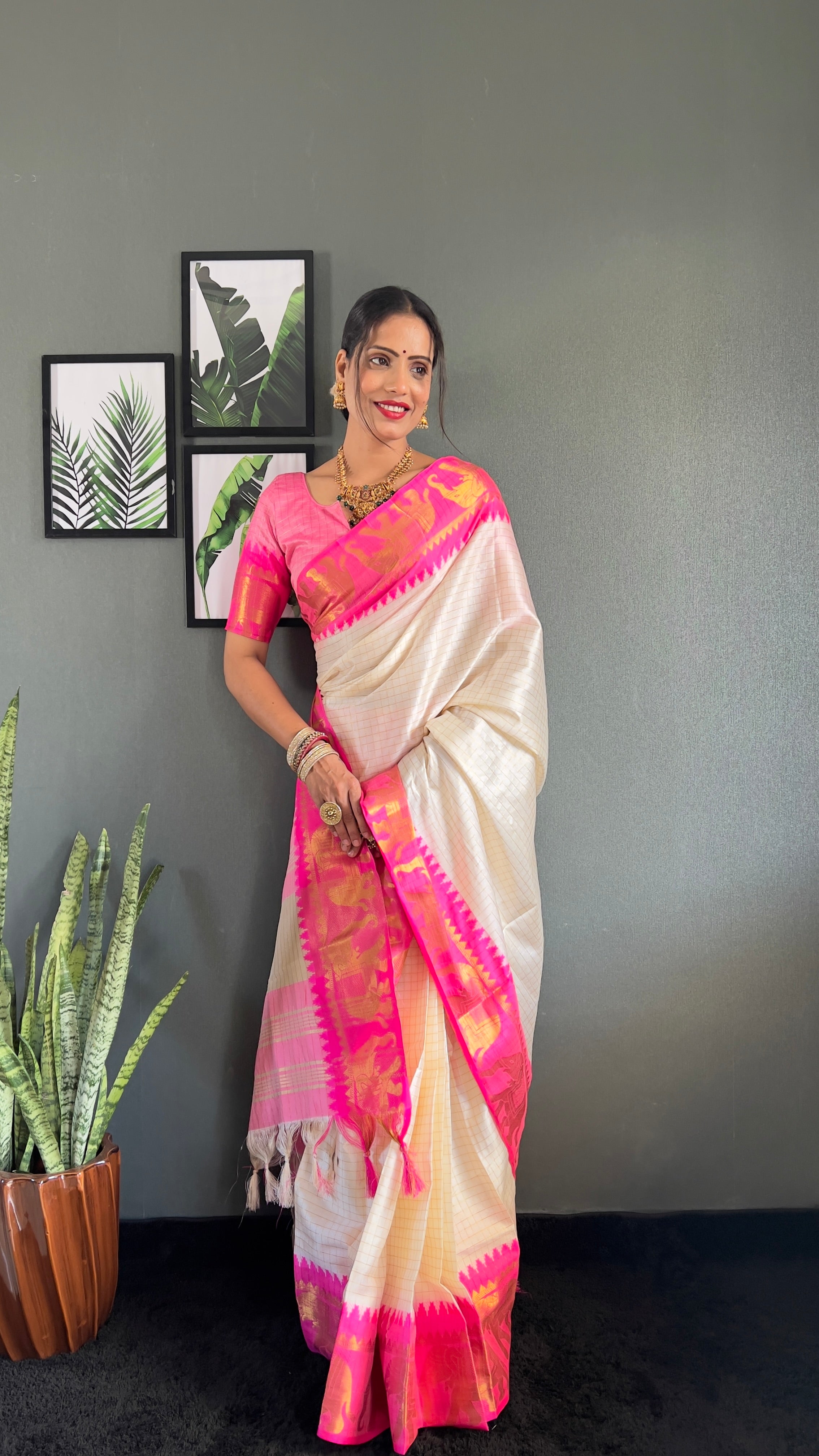Ethnic Motifs Woven Design Zari Cheks Kanjeevaram Silk Saree Just Wear 1.Min