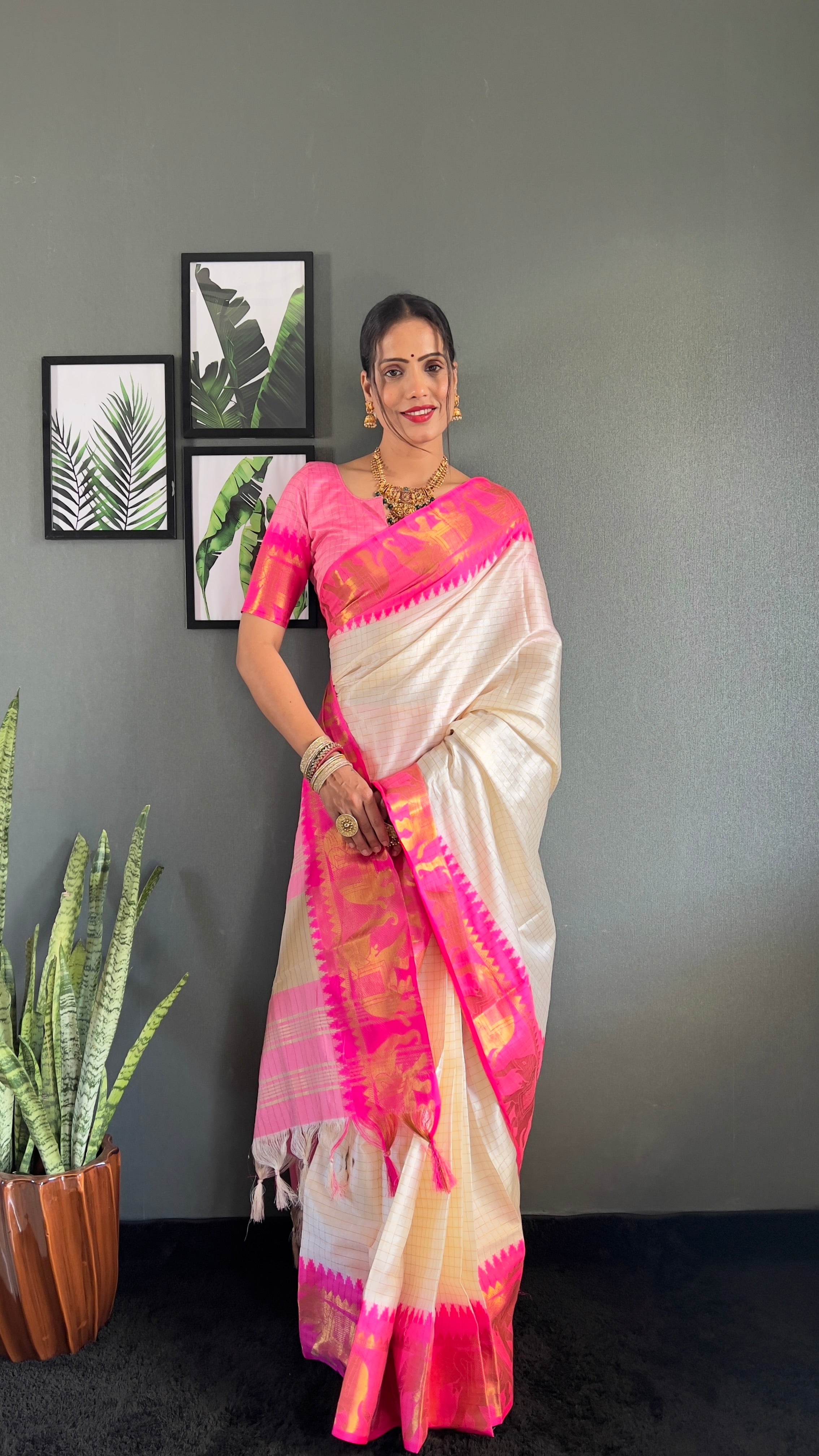 Ethnic Motifs Woven Design Zari Cheks Kanjeevaram Silk Saree Just Wear 1.Min