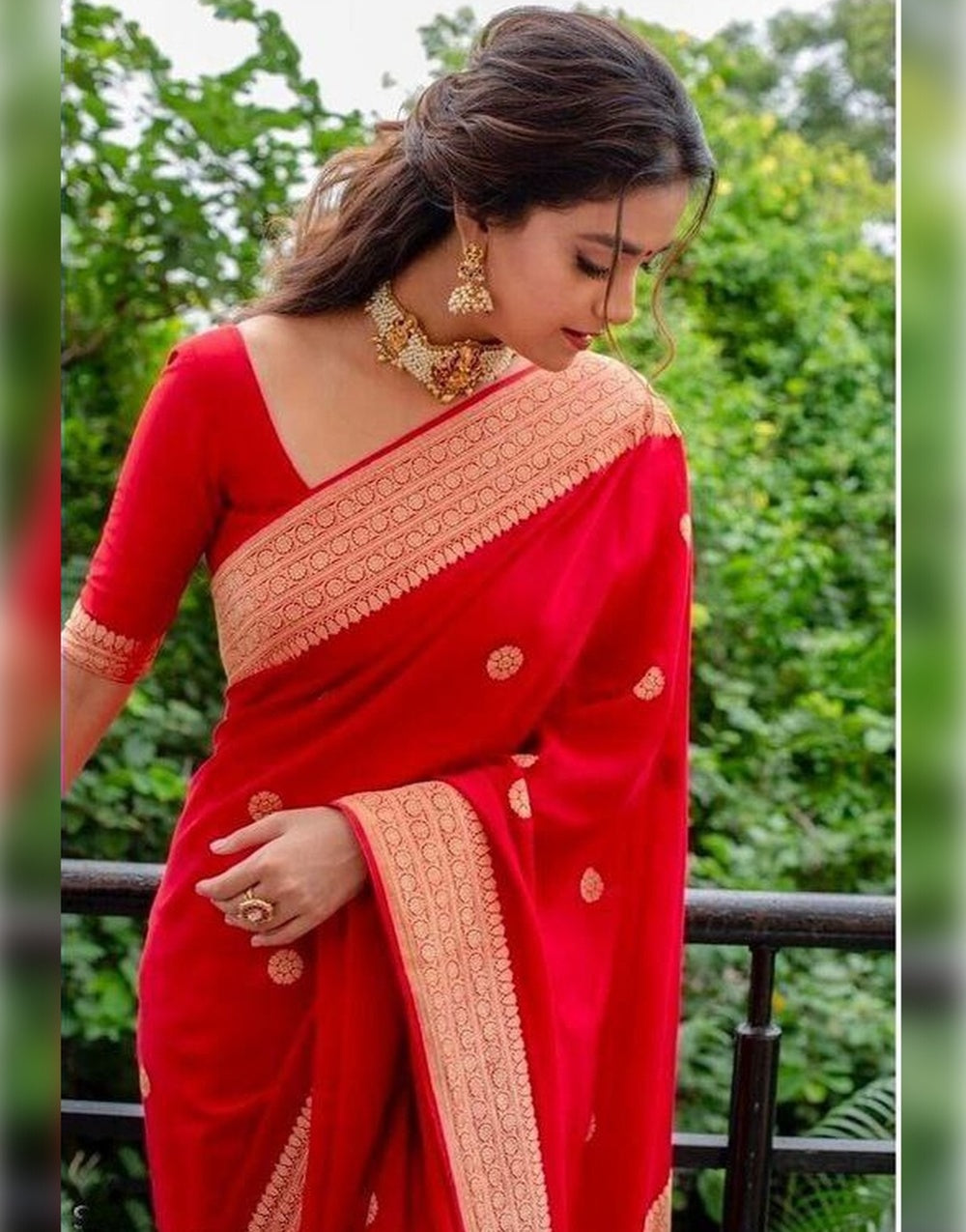 Red Soft Lichi Silk Saree With Weaving Work