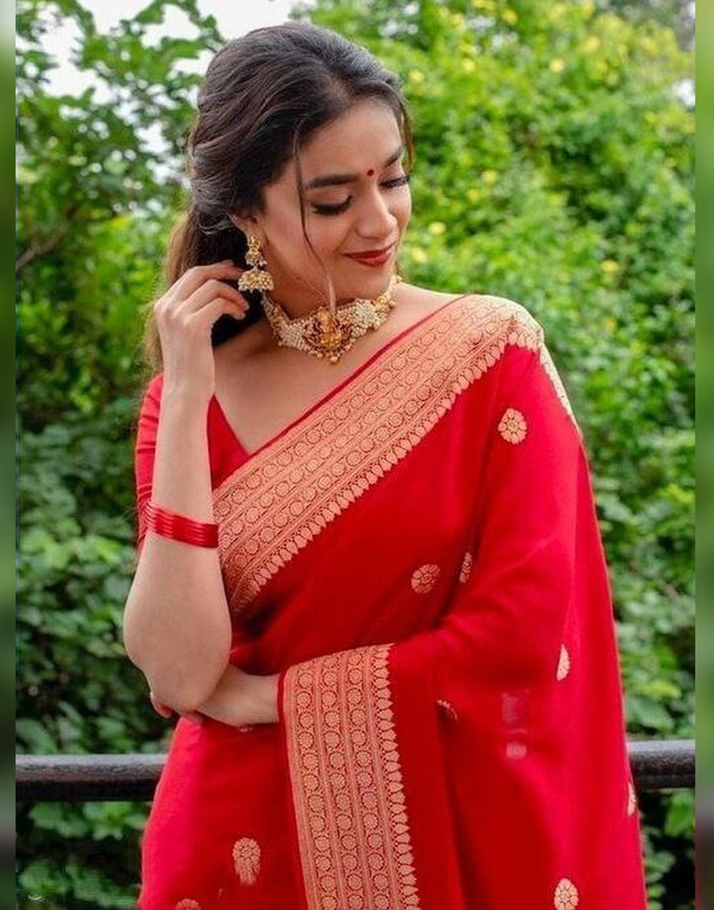 Red Soft Lichi Silk Saree With Weaving Work