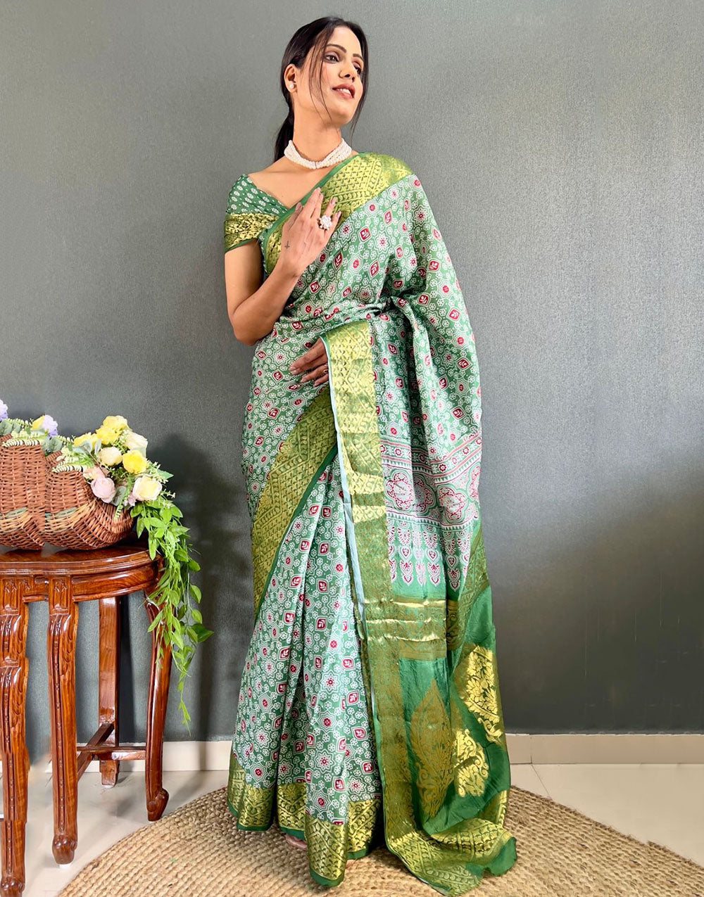 Green Art Silk Saree With Zari Weaving Border & Rich Pallu