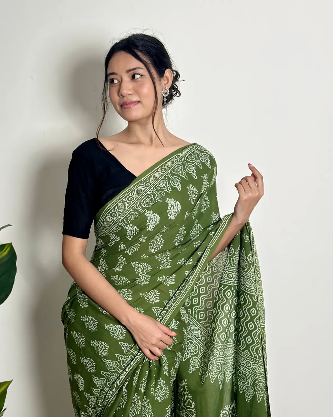 Green Mul Cotton Ready To Wear Saree With Pocket