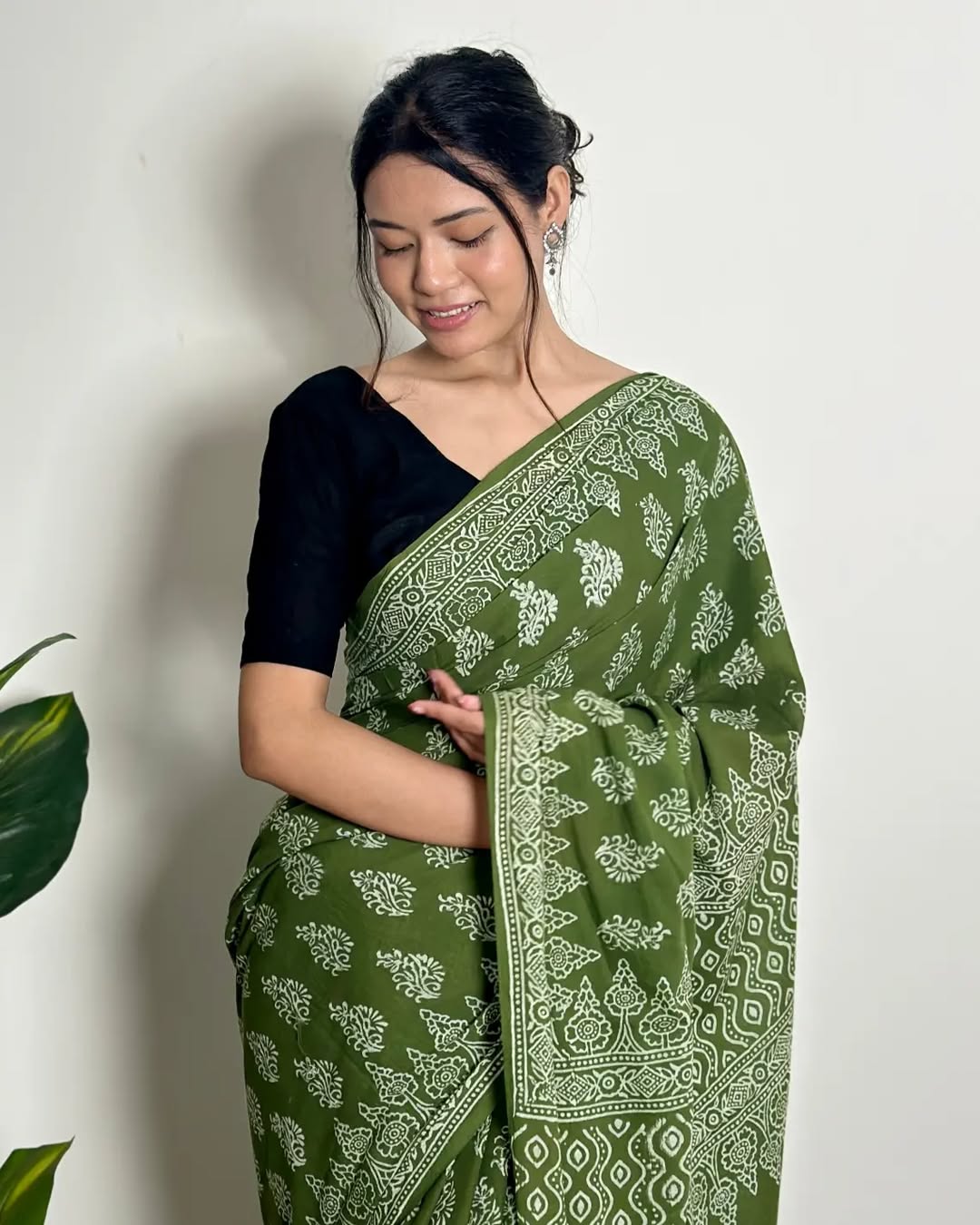 Green Mul Cotton Ready To Wear Saree With Pocket