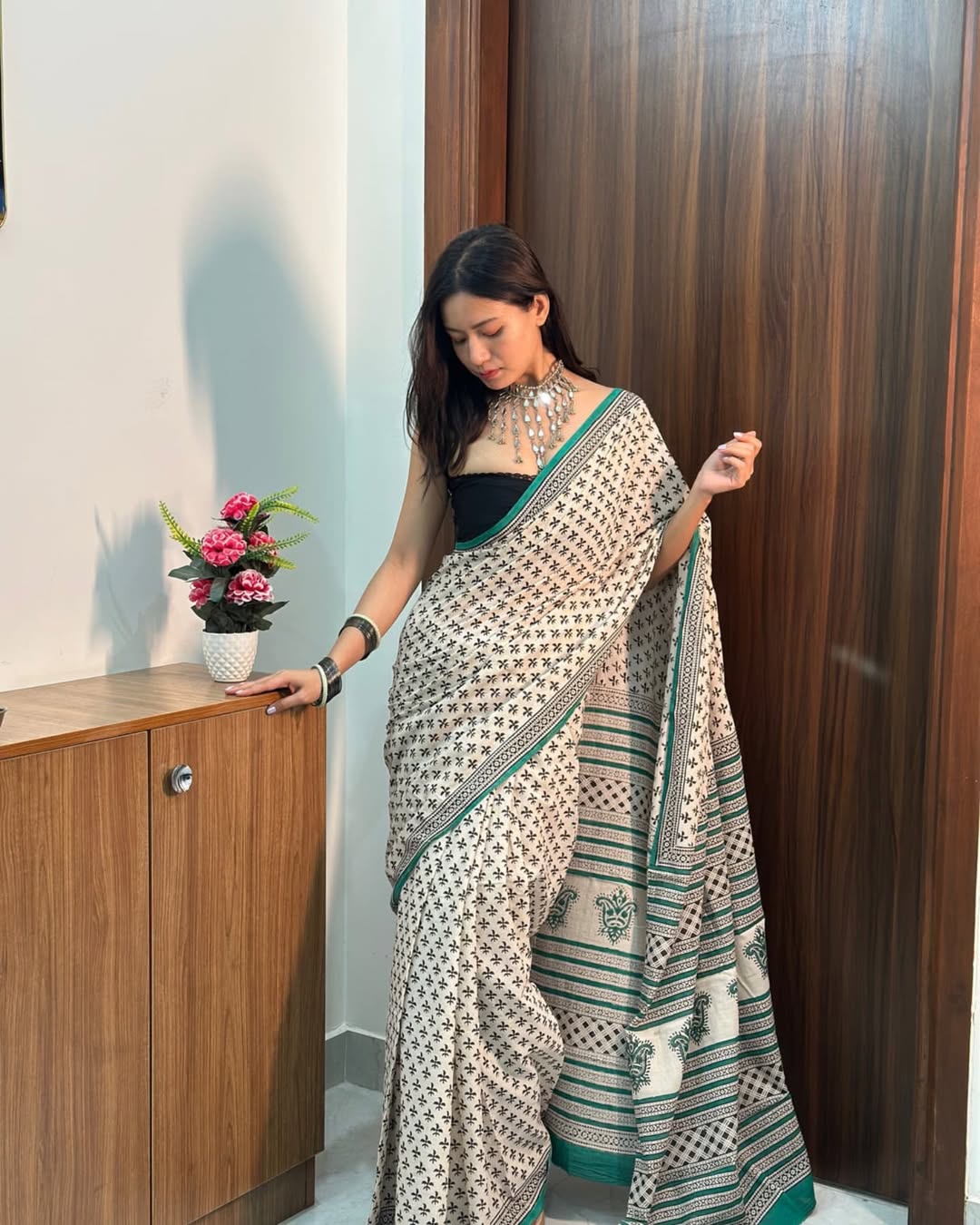 Cream Mul Cotton Ready To Wear Saree With Pocket